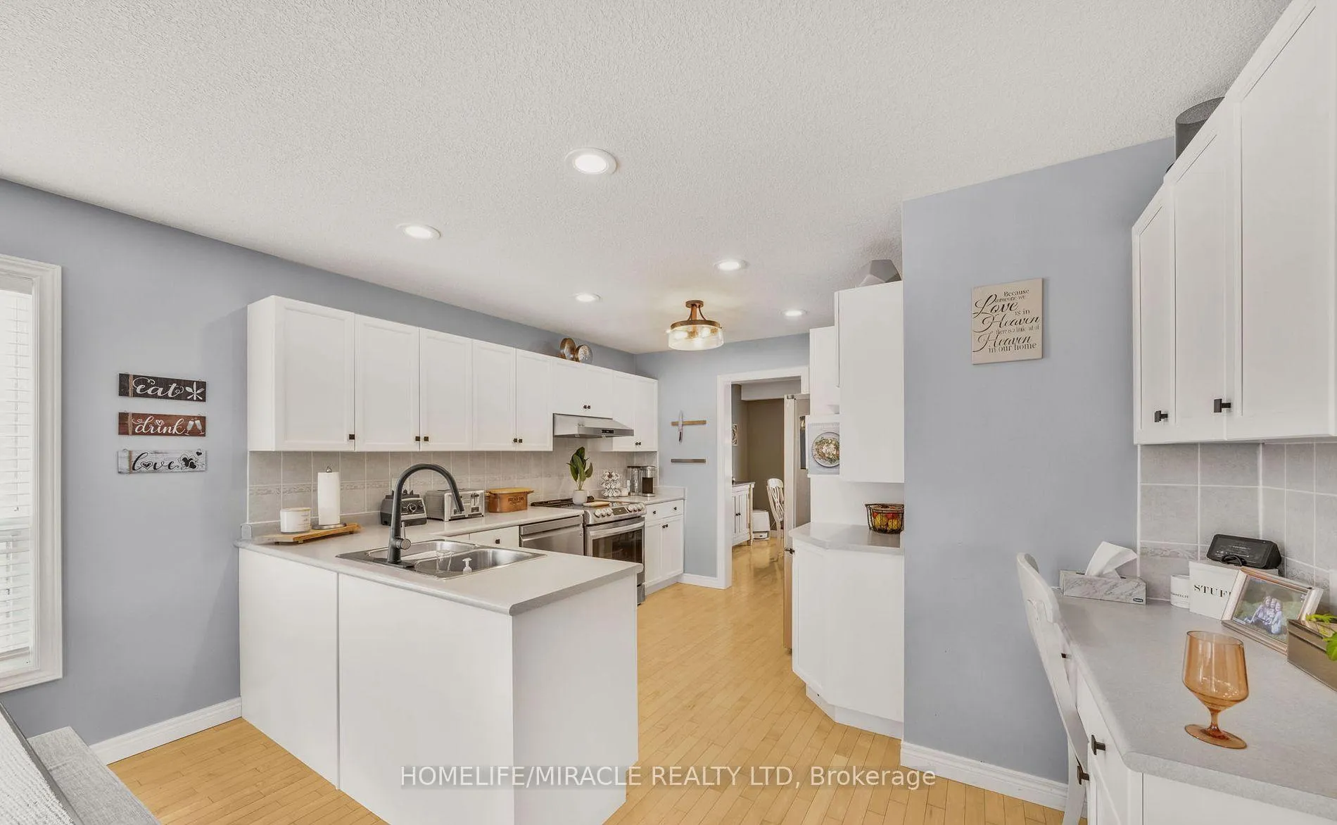 Photo 6 of 22 Devonleigh Drive, Amaranth, Rural Amaranth — HOMEH