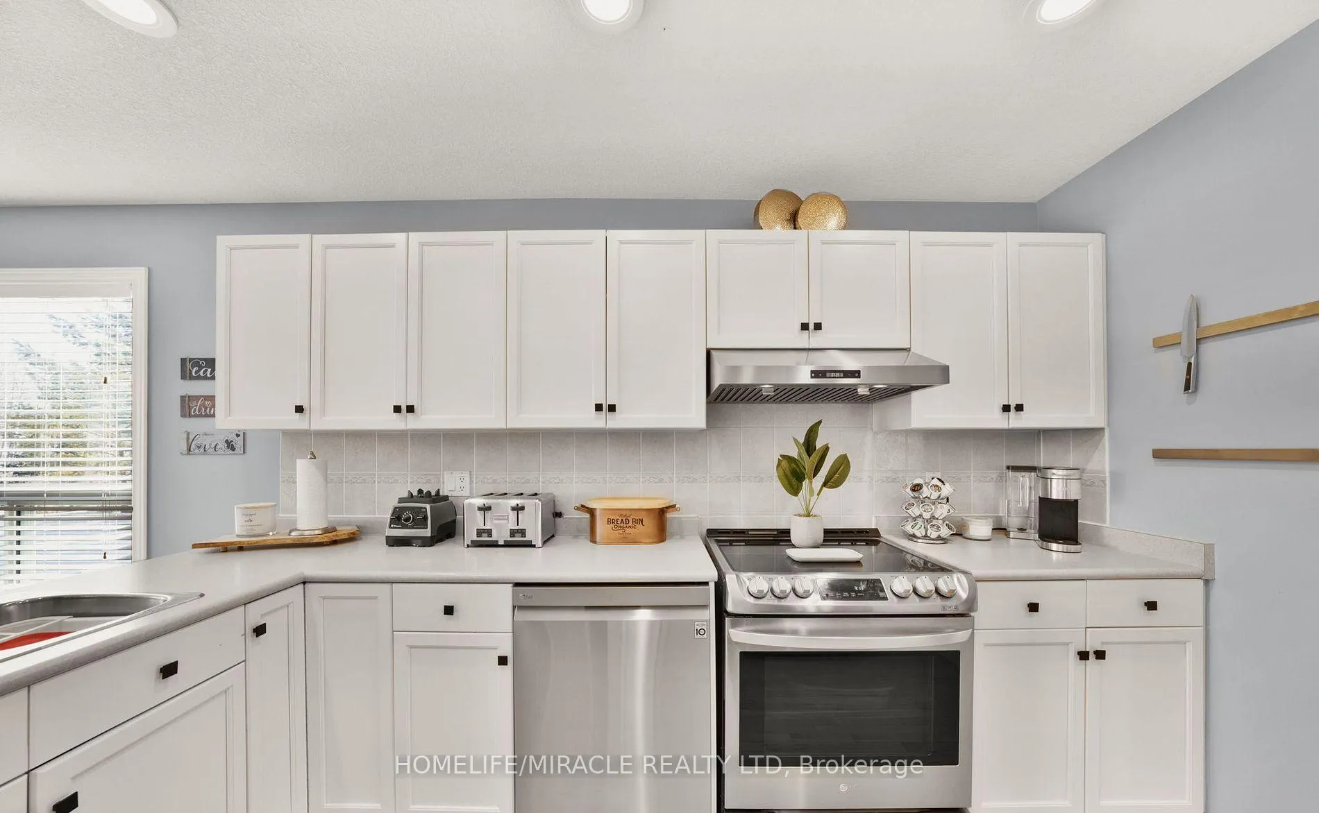 Photo 9 of 22 Devonleigh Drive, Amaranth, Rural Amaranth — HOMEH
