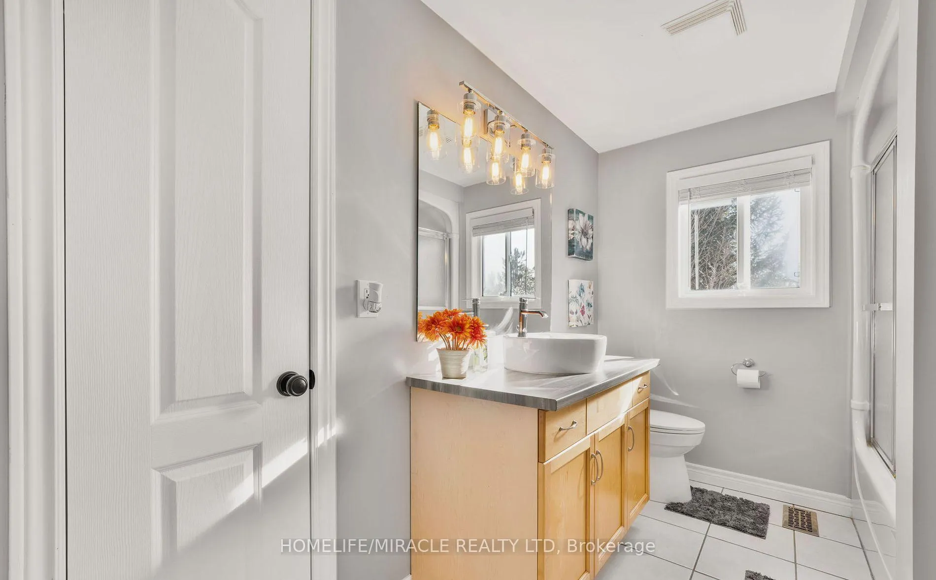 Photo 14 of 22 Devonleigh Drive, Amaranth, Rural Amaranth — HOMEH