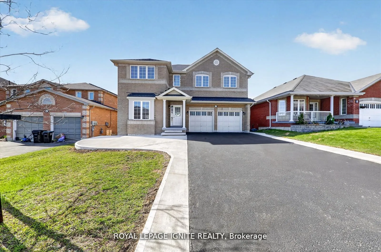 Photo 2 of 1447 Bassingthwaite Court, Innisfil, Alcona — HOMEH