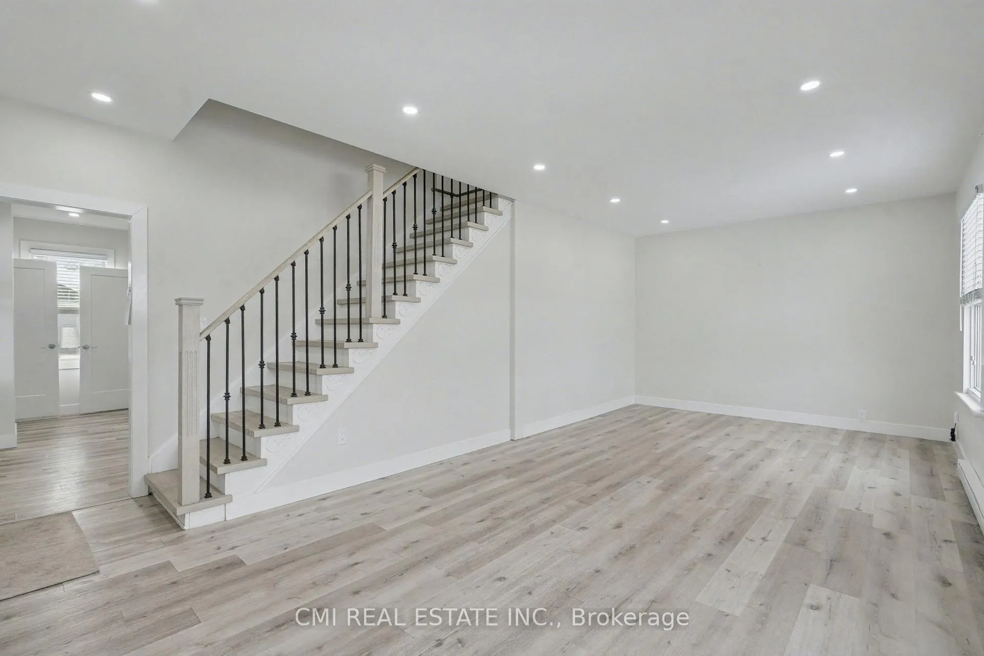 Photo 3 of 2546 Wilson Street, Hamilton, Rural Ancaster — HOMEH