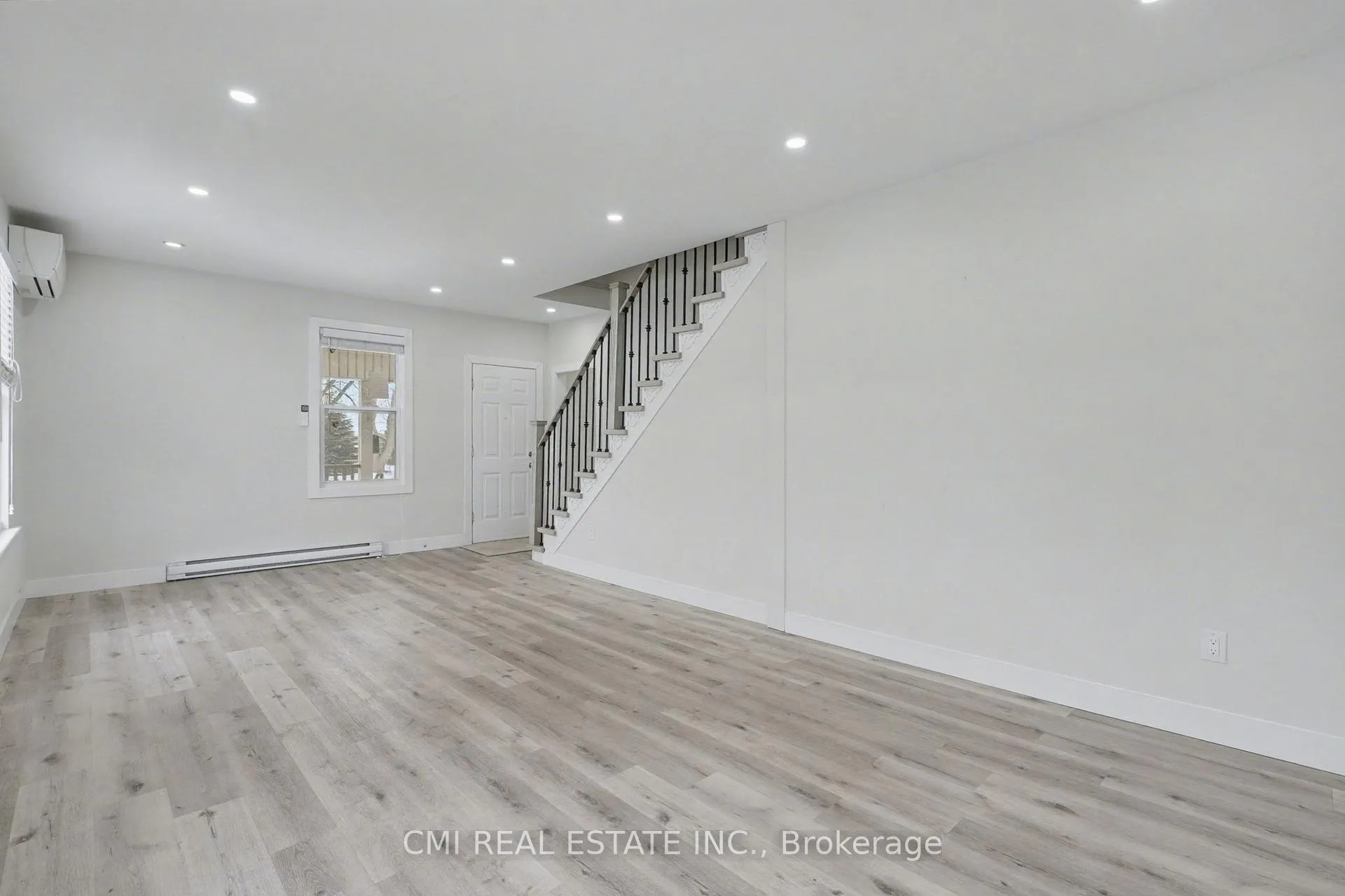 Photo 4 of 2546 Wilson Street, Hamilton, Rural Ancaster — HOMEH