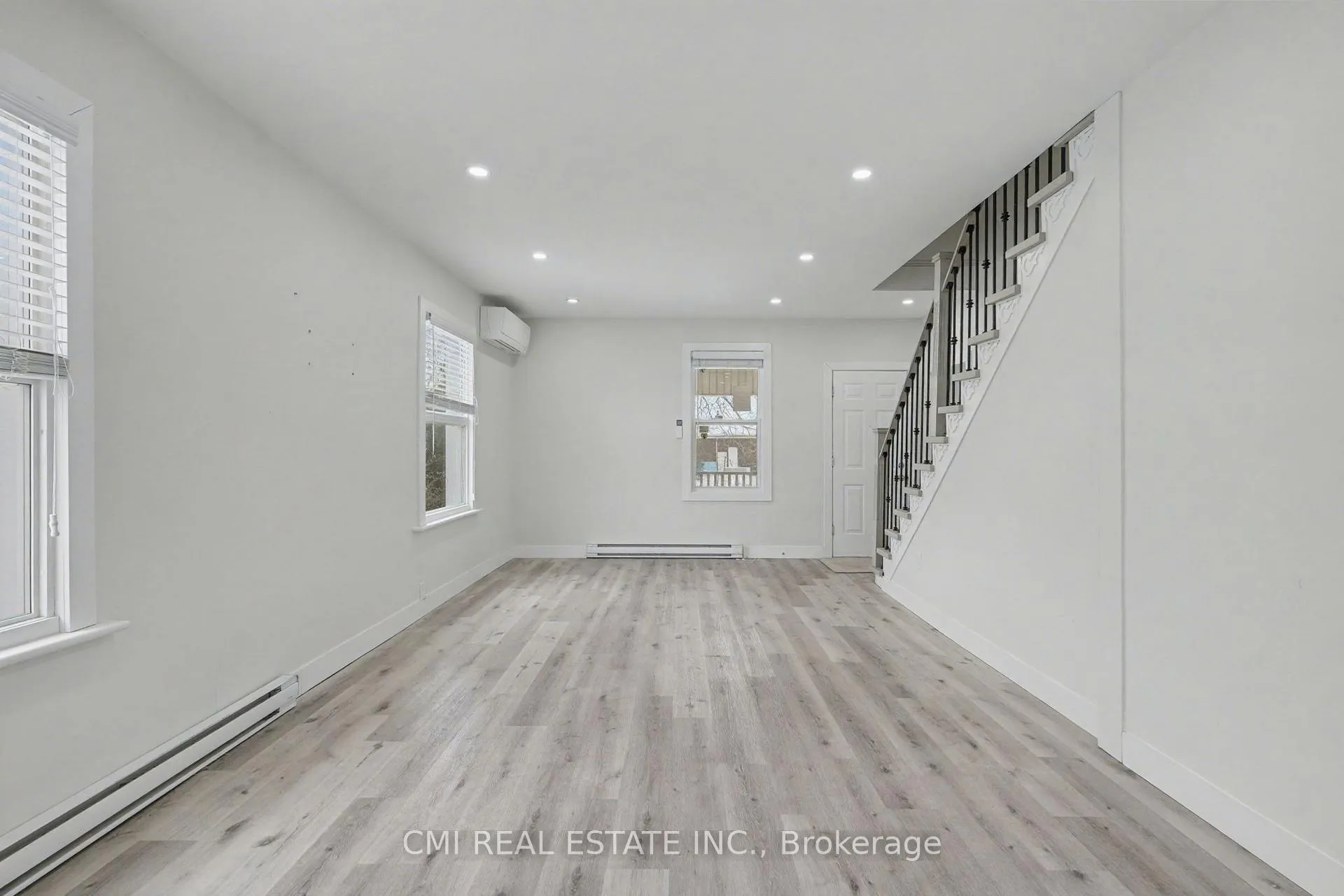 Photo 6 of 2546 Wilson Street, Hamilton, Rural Ancaster — HOMEH