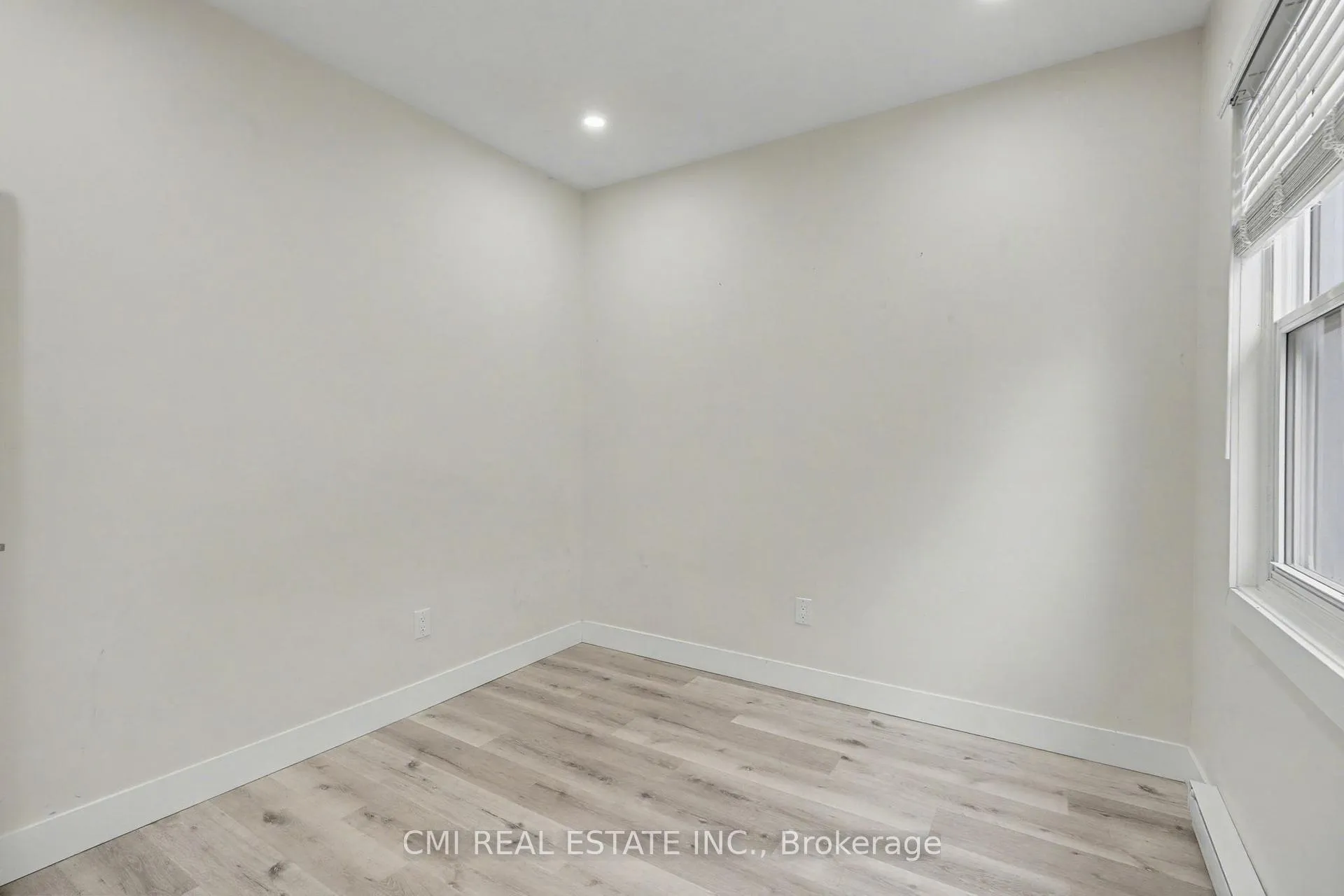 Photo 23 of 2546 Wilson Street, Hamilton, Rural Ancaster — HOMEH