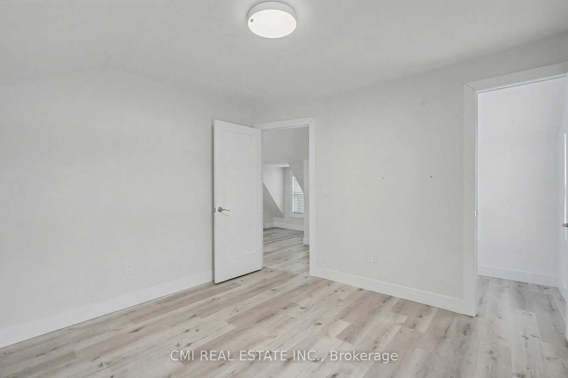 Photo 30 of 2546 Wilson Street, Hamilton, Rural Ancaster — HOMEH