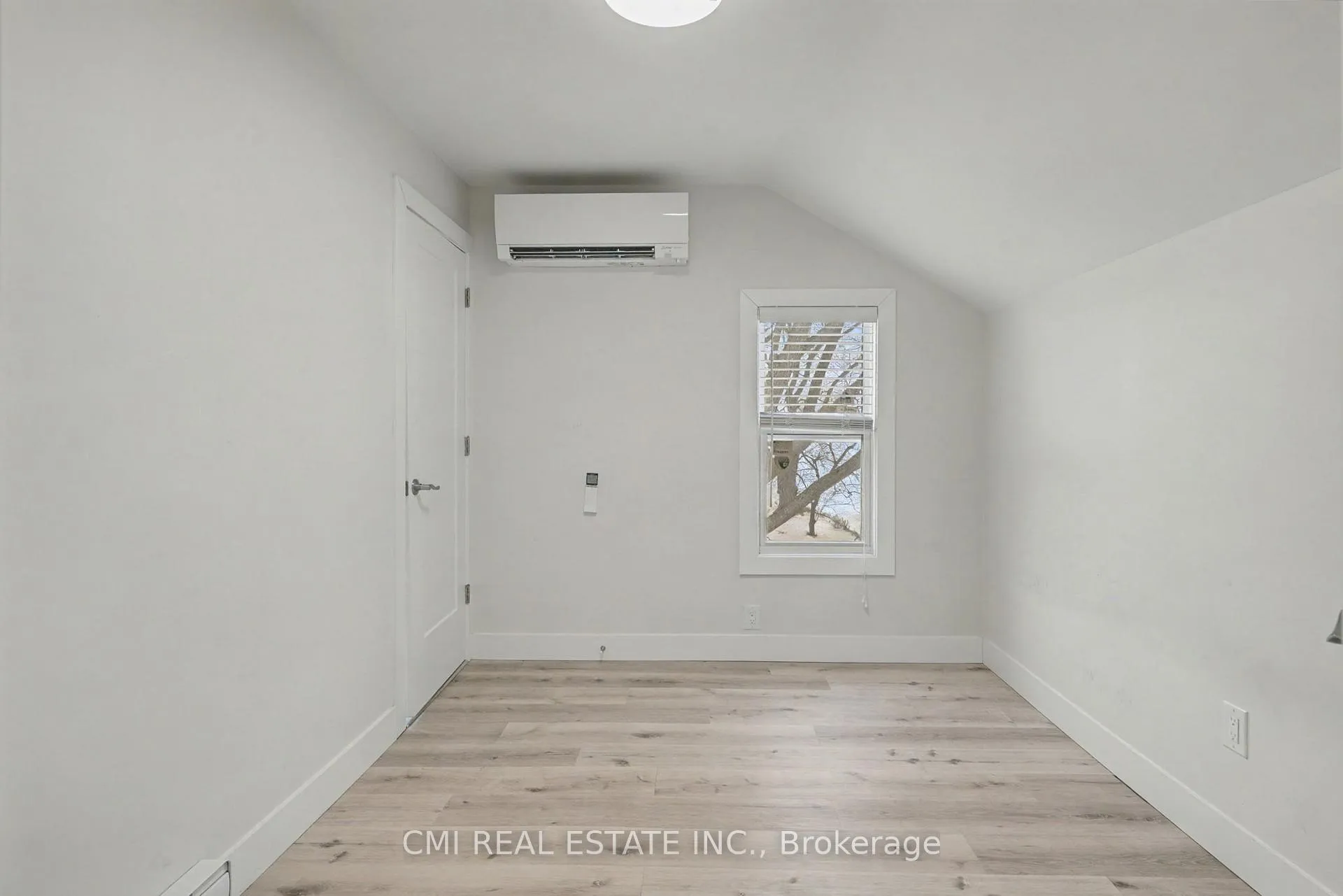 Photo 34 of 2546 Wilson Street, Hamilton, Rural Ancaster — HOMEH