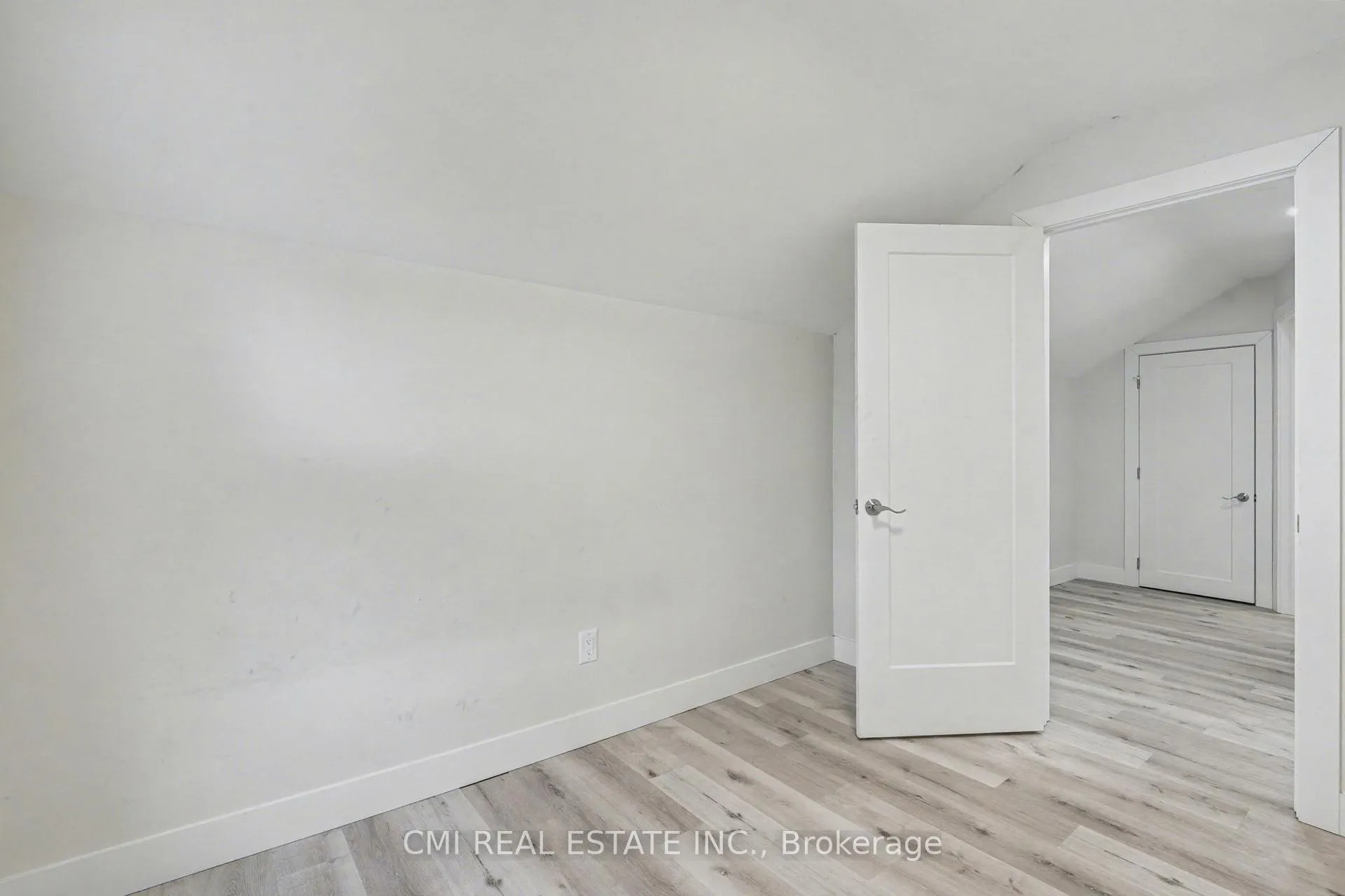 Photo 36 of 2546 Wilson Street, Hamilton, Rural Ancaster — HOMEH