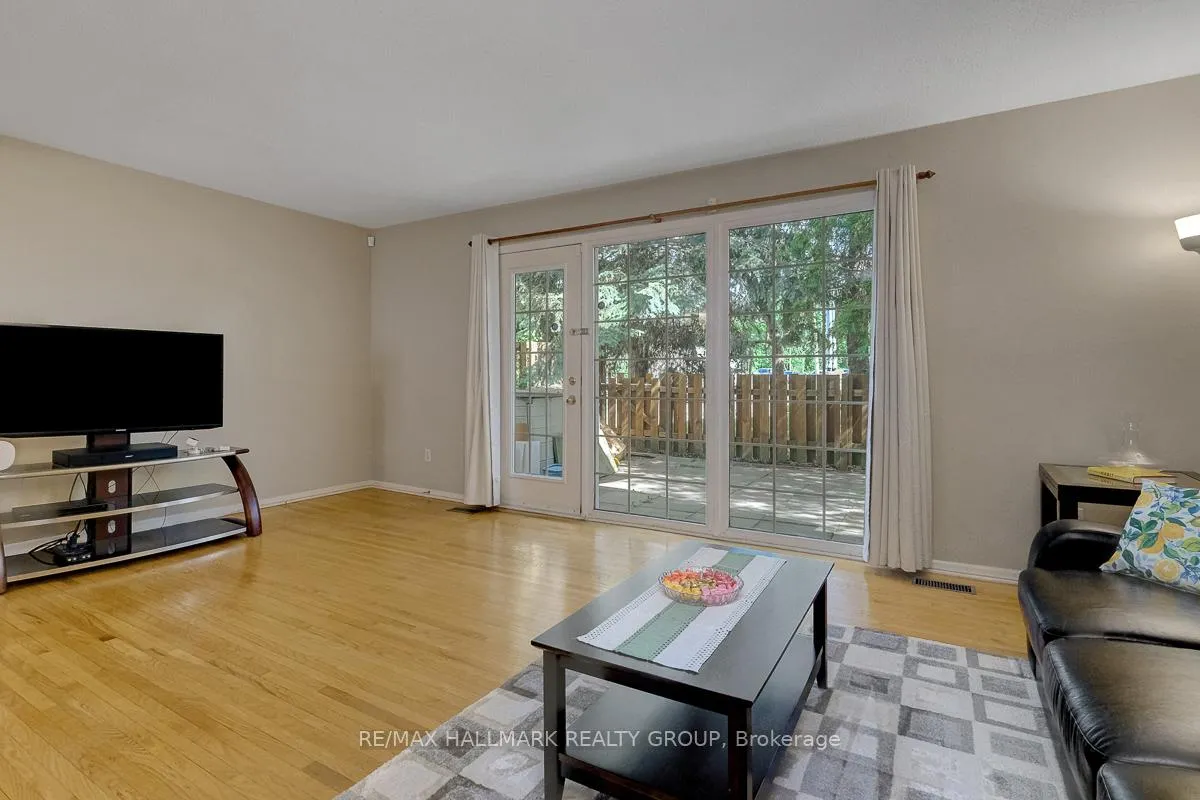 Photo 7 of 10 Greenbank Road, Ottawa, Leslie Park — HOMEH
