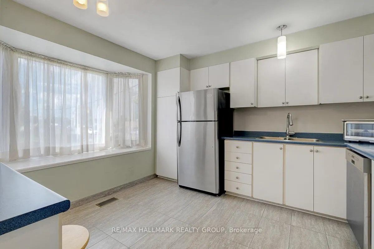 Photo 16 of 10 Greenbank Road, Ottawa, Leslie Park — HOMEH