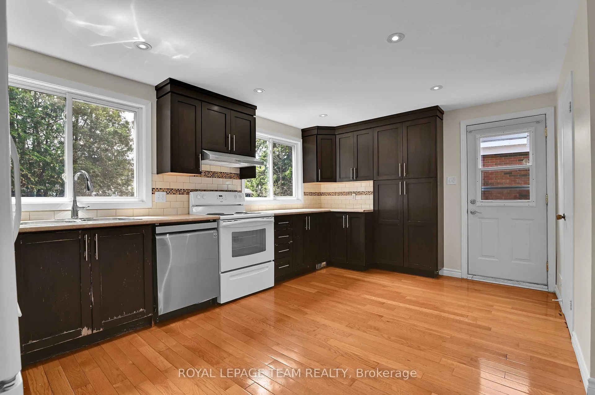 Photo 9 of 114 Chesterton Drive, Ottawa, Borden Farm/Stewart Farm/Carleton Heights/Parkwood Hills — HOMEH