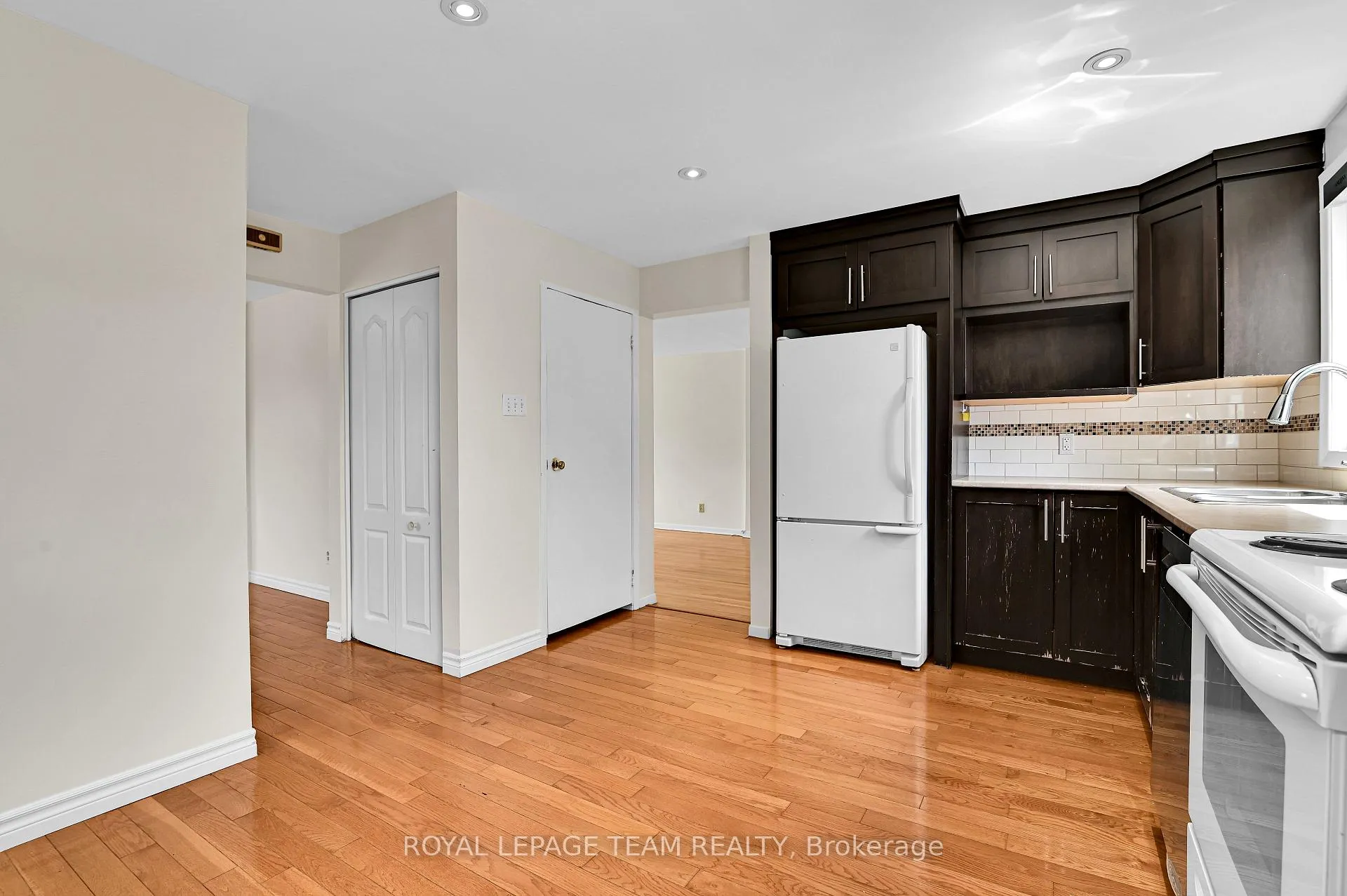 Photo 11 of 114 Chesterton Drive, Ottawa, Borden Farm/Stewart Farm/Carleton Heights/Parkwood Hills — HOMEH