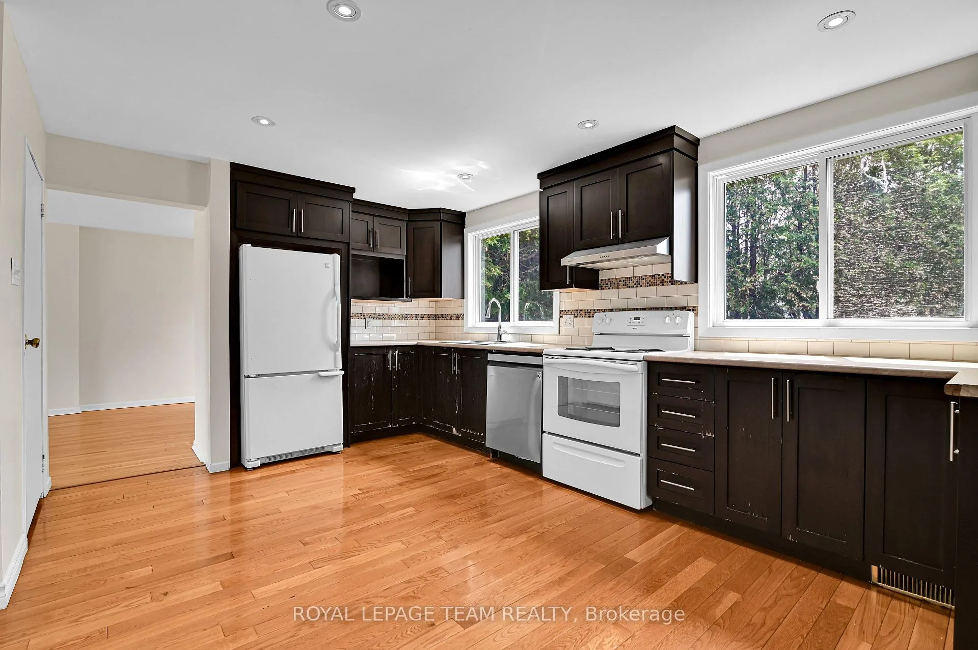 Photo 12 of 114 Chesterton Drive, Ottawa, Borden Farm/Stewart Farm/Carleton Heights/Parkwood Hills — HOMEH