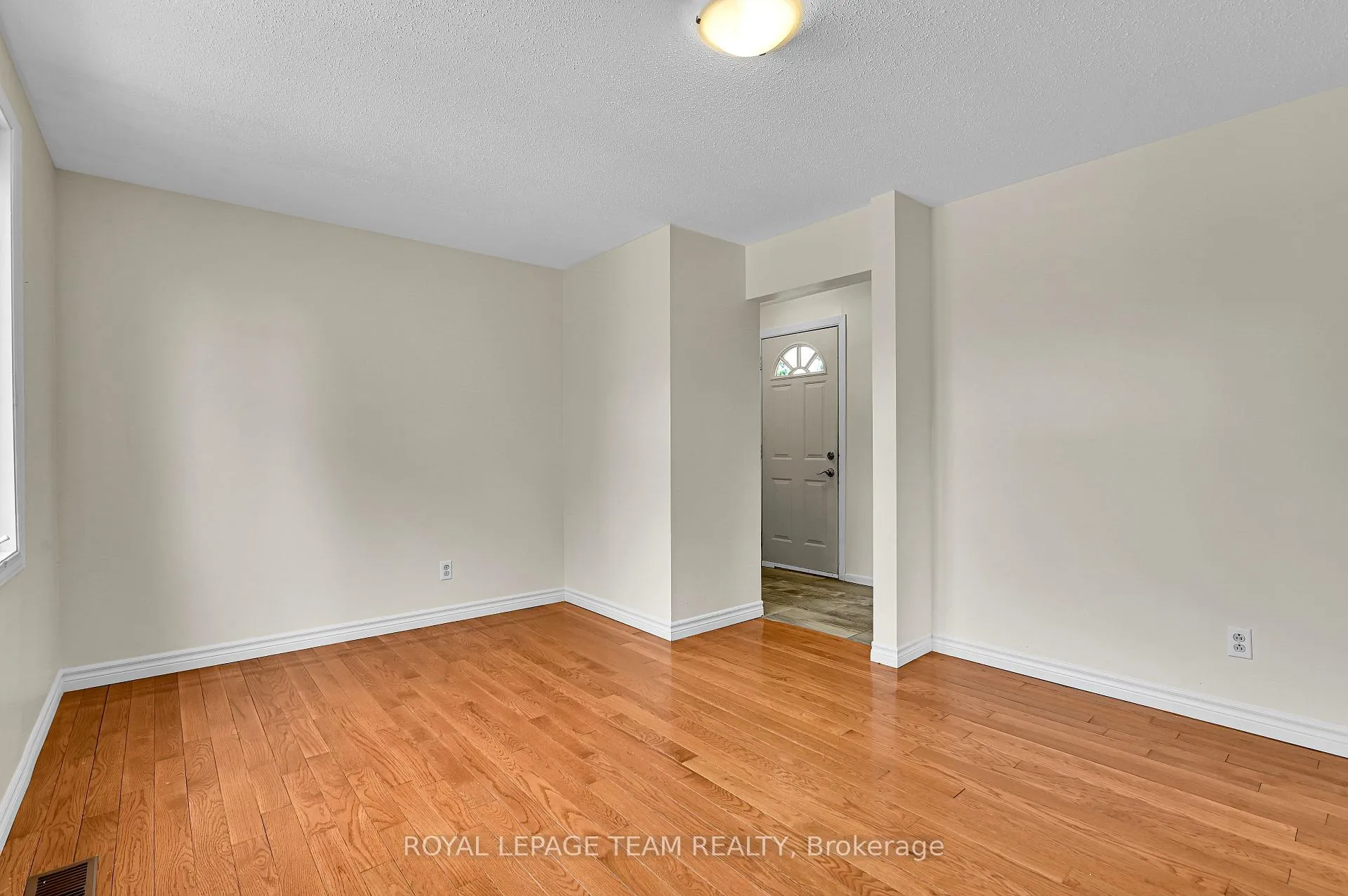 Photo 15 of 114 Chesterton Drive, Ottawa, Borden Farm/Stewart Farm/Carleton Heights/Parkwood Hills — HOMEH
