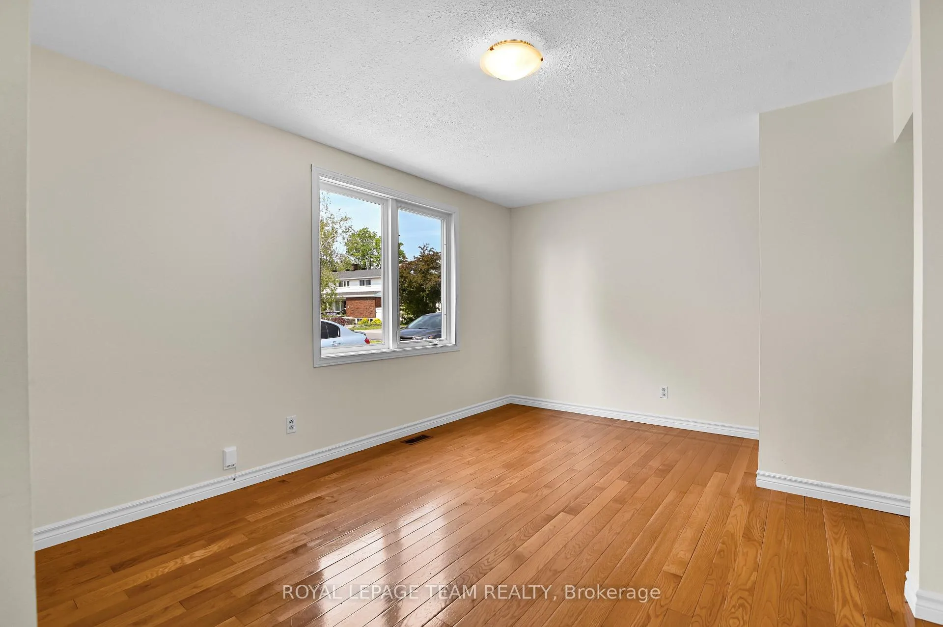 Photo 19 of 114 Chesterton Drive, Ottawa, Borden Farm/Stewart Farm/Carleton Heights/Parkwood Hills — HOMEH