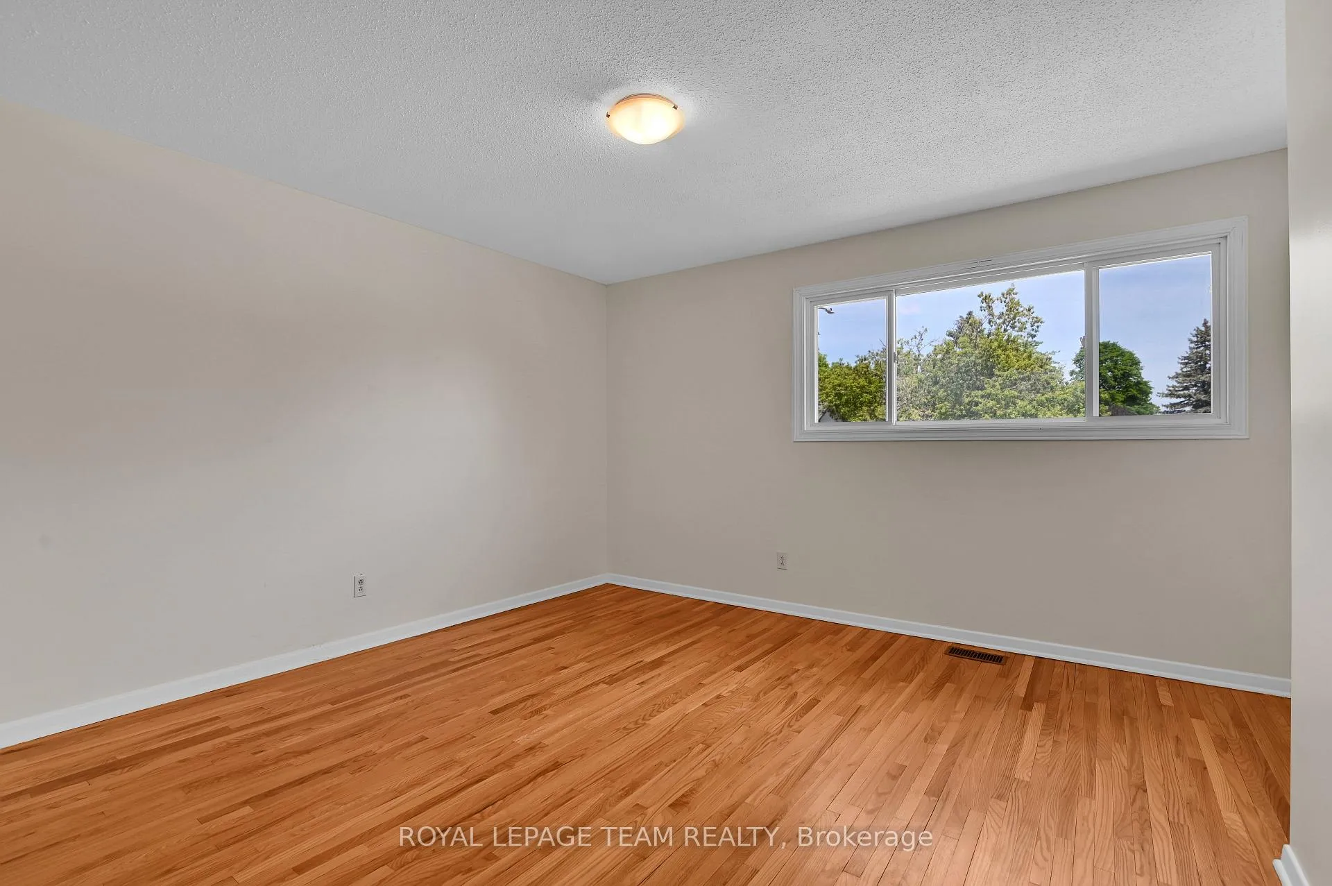 Photo 21 of 114 Chesterton Drive, Ottawa, Borden Farm/Stewart Farm/Carleton Heights/Parkwood Hills — HOMEH