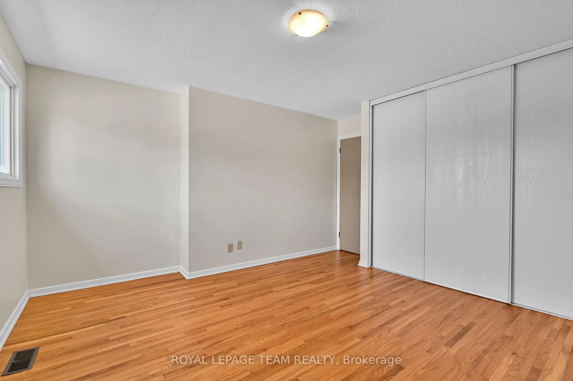 Photo 22 of 114 Chesterton Drive, Ottawa, Borden Farm/Stewart Farm/Carleton Heights/Parkwood Hills — HOMEH