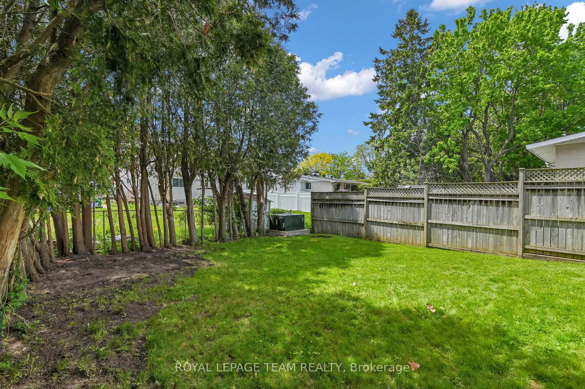 Photo 36 of 114 Chesterton Drive, Ottawa, Borden Farm/Stewart Farm/Carleton Heights/Parkwood Hills — HOMEH