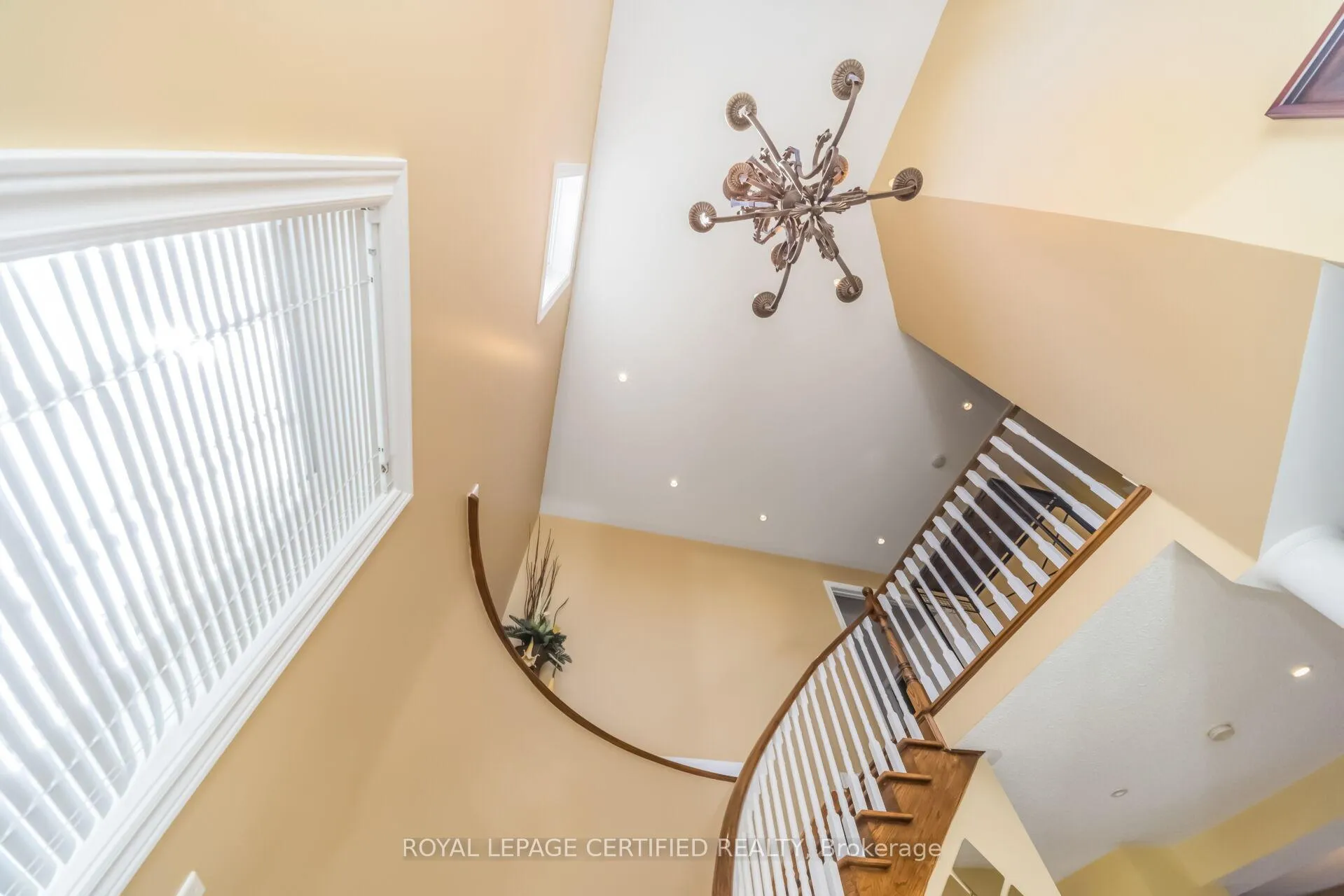 Photo 6 of 141 Vintage Gate, Brampton, Fletcher's Creek Village — HOMEH