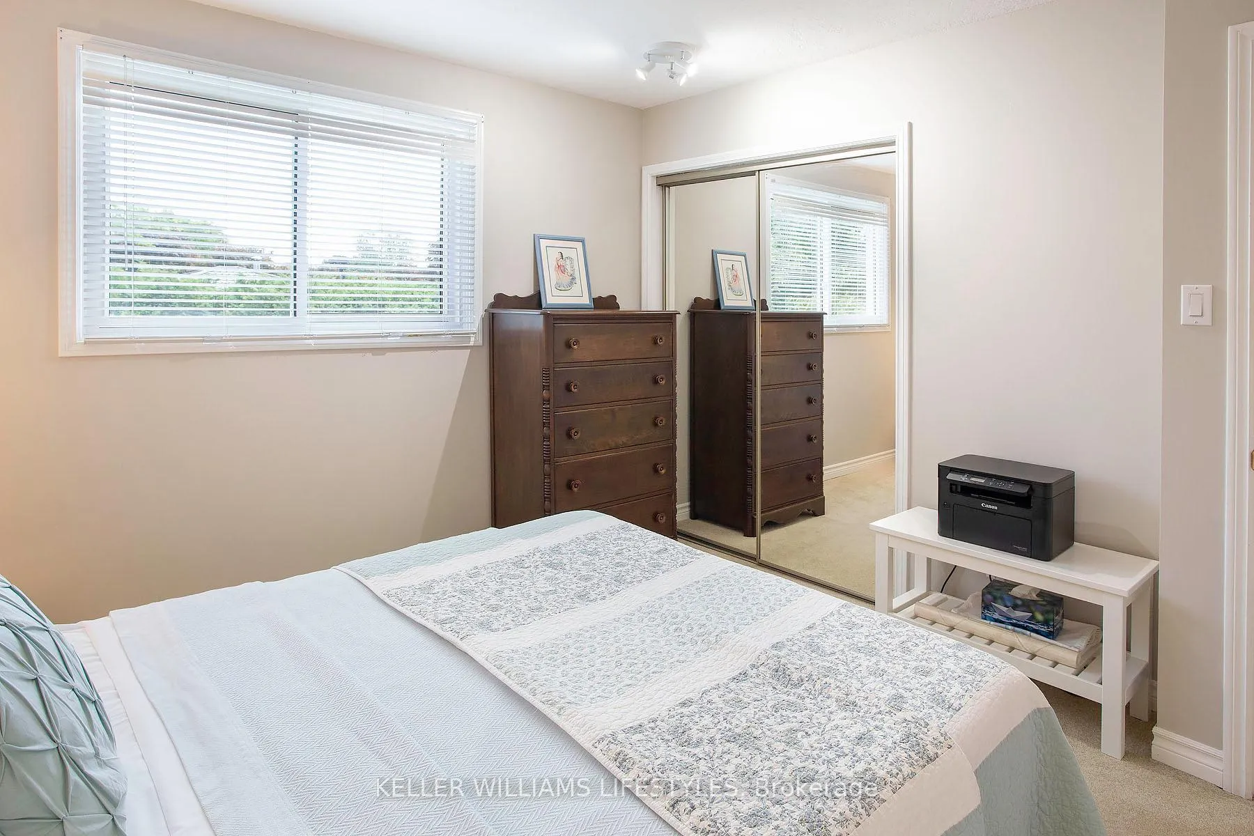 Photo 17 of 128 Clarendon Crescent, London, South P — HOMEH