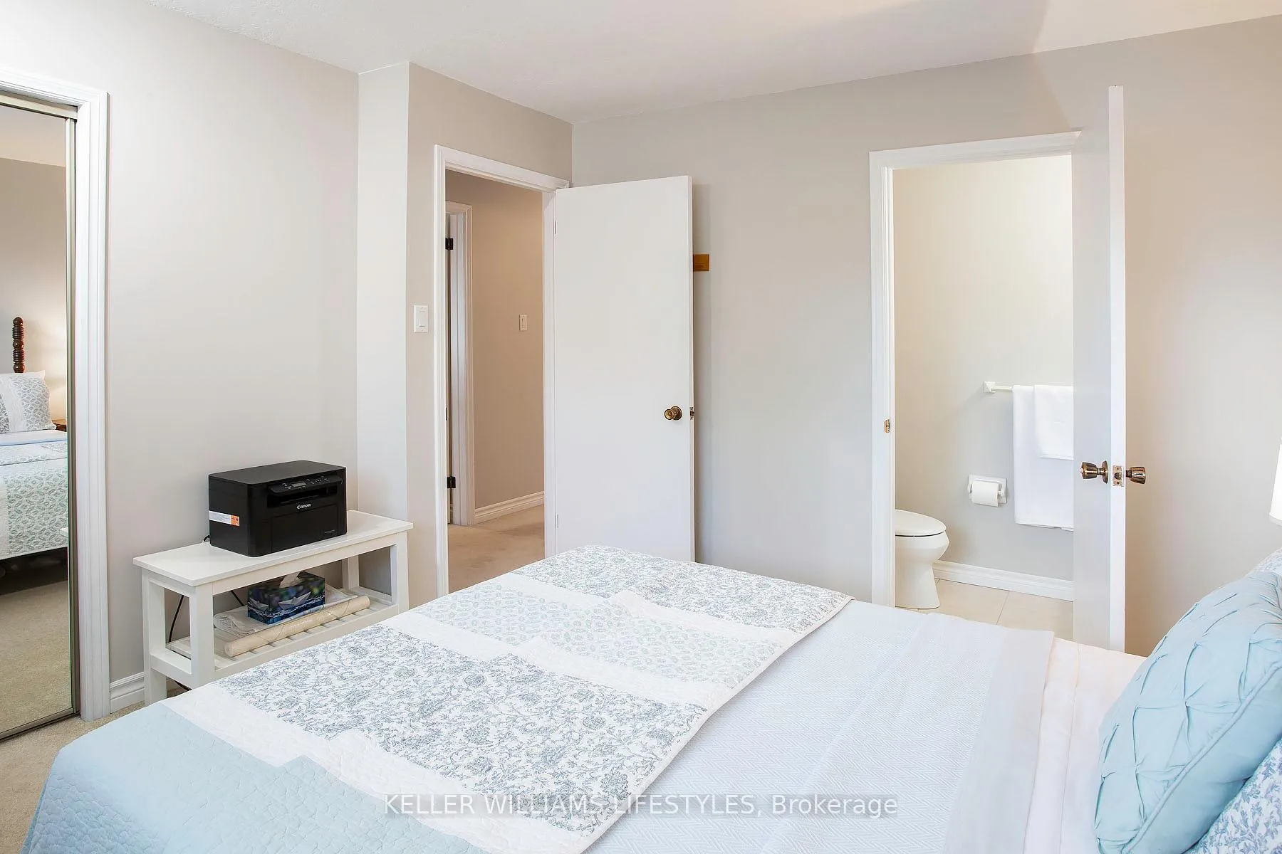 Photo 18 of 128 Clarendon Crescent, London, South P — HOMEH