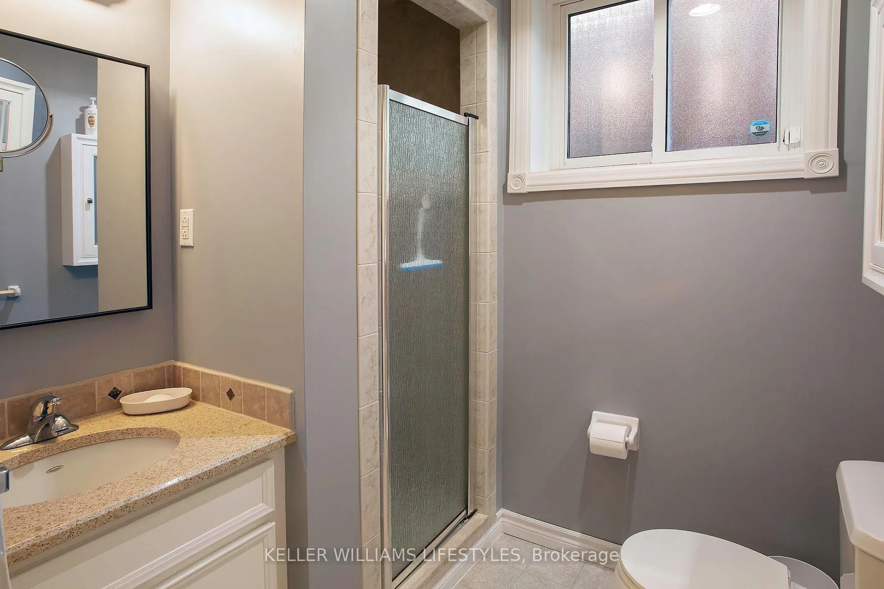 Photo 27 of 128 Clarendon Crescent, London, South P — HOMEH