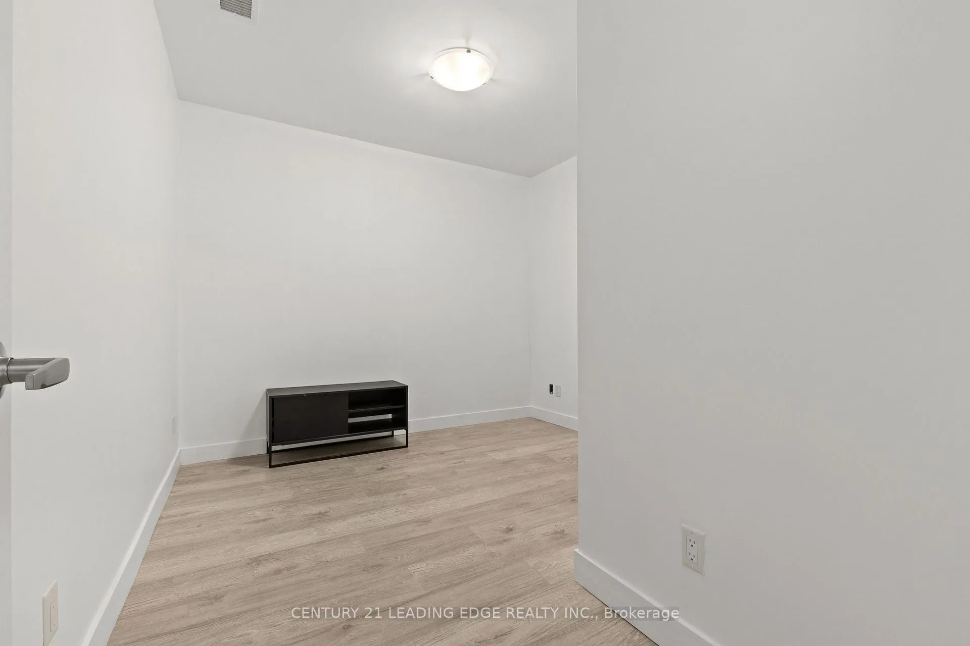 Photo 13 of Unit 1308, 1 Victoria Street S, Kitchener — HOMEH