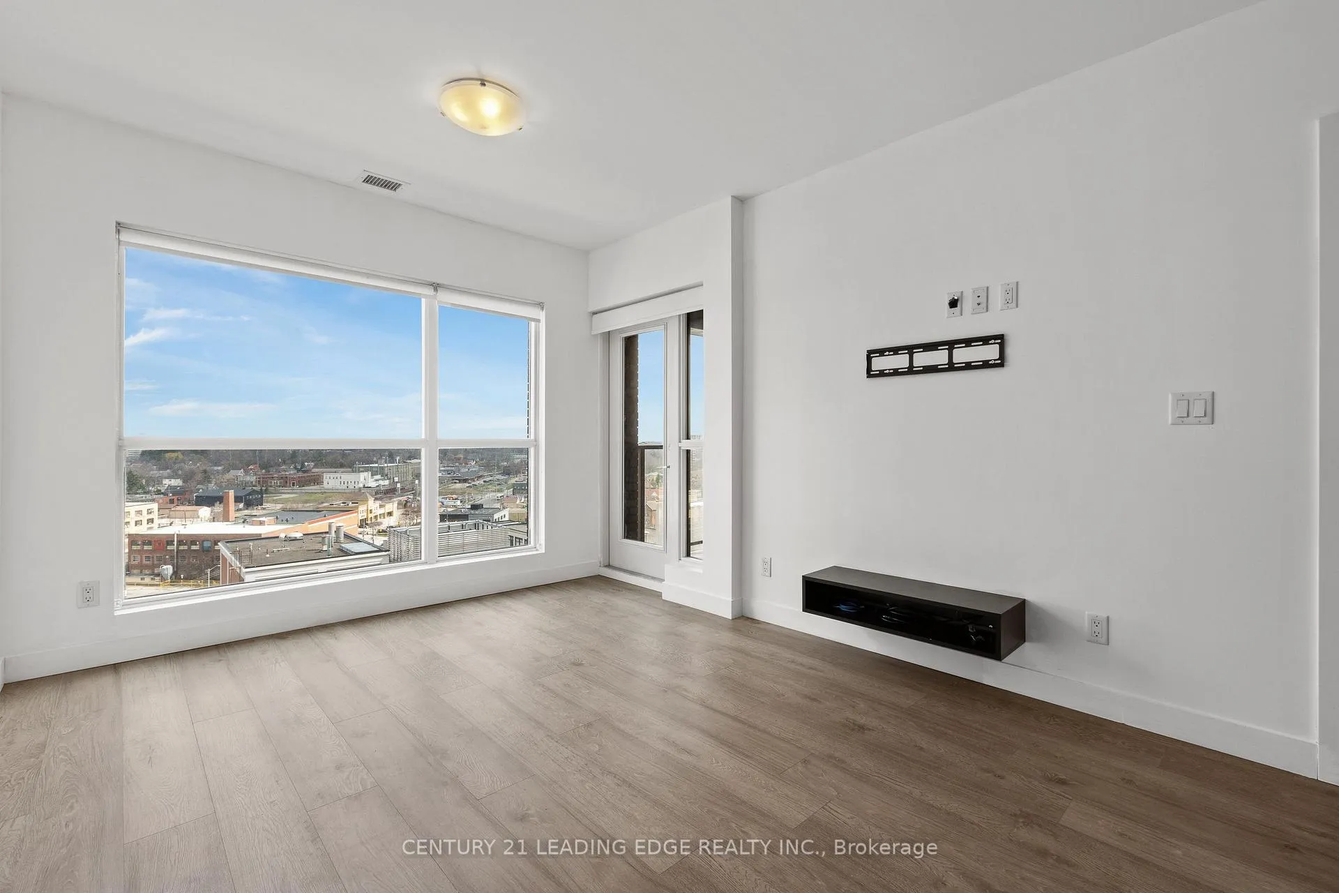 Photo 19 of Unit 1308, 1 Victoria Street S, Kitchener — HOMEH