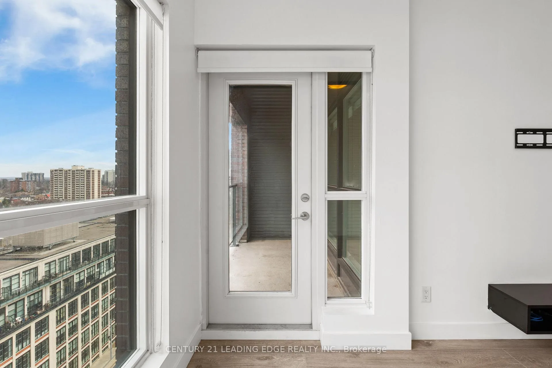 Photo 32 of Unit 1308, 1 Victoria Street S, Kitchener — HOMEH