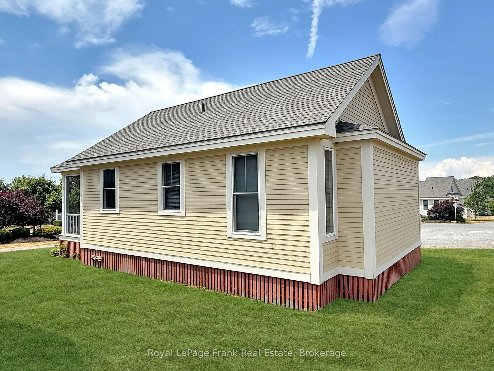 Photo 5 of Unit 27, 13 Butternut Lane, Prince Edward County, Athol Ward — HOMEH
