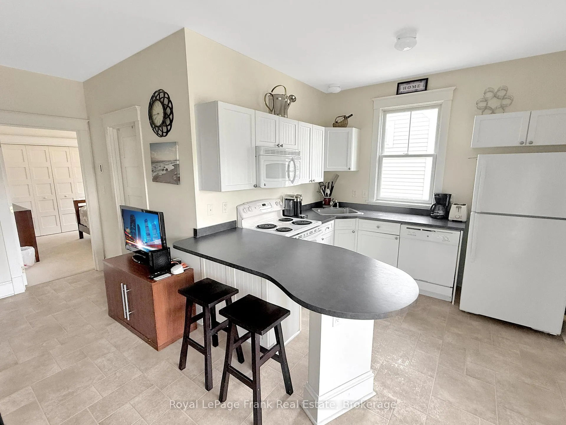 Photo 9 of Unit 27, 13 Butternut Lane, Prince Edward County, Athol Ward — HOMEH