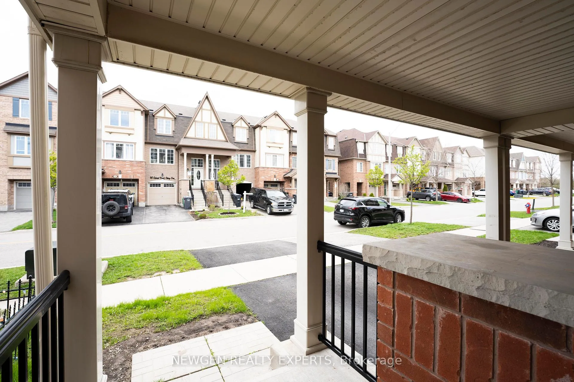 Photo 6 of 51 Colonel Frank Ching Crescent, Brampton, Fletcher's West — HOMEH