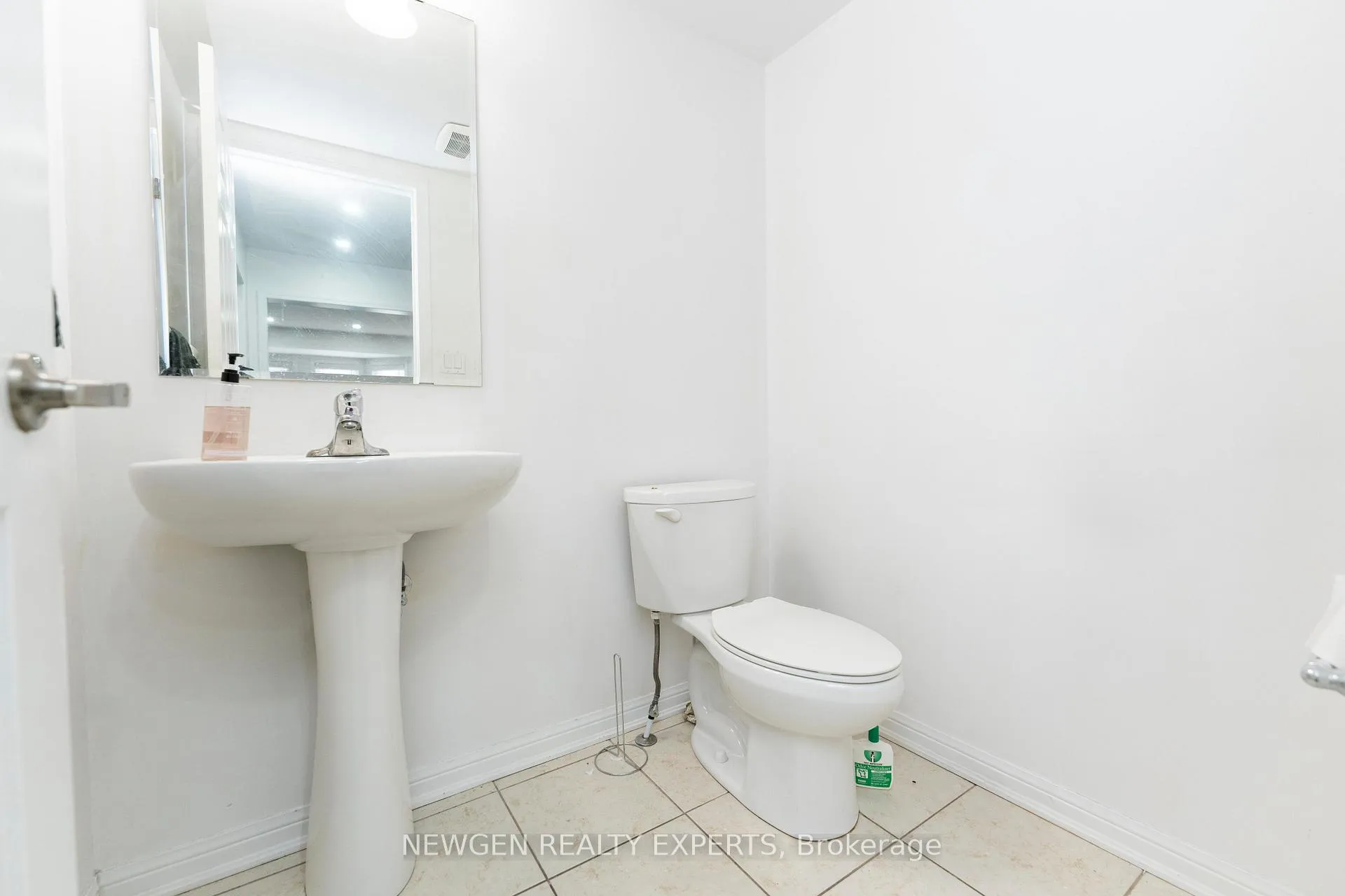 Photo 13 of 51 Colonel Frank Ching Crescent, Brampton, Fletcher's West — HOMEH