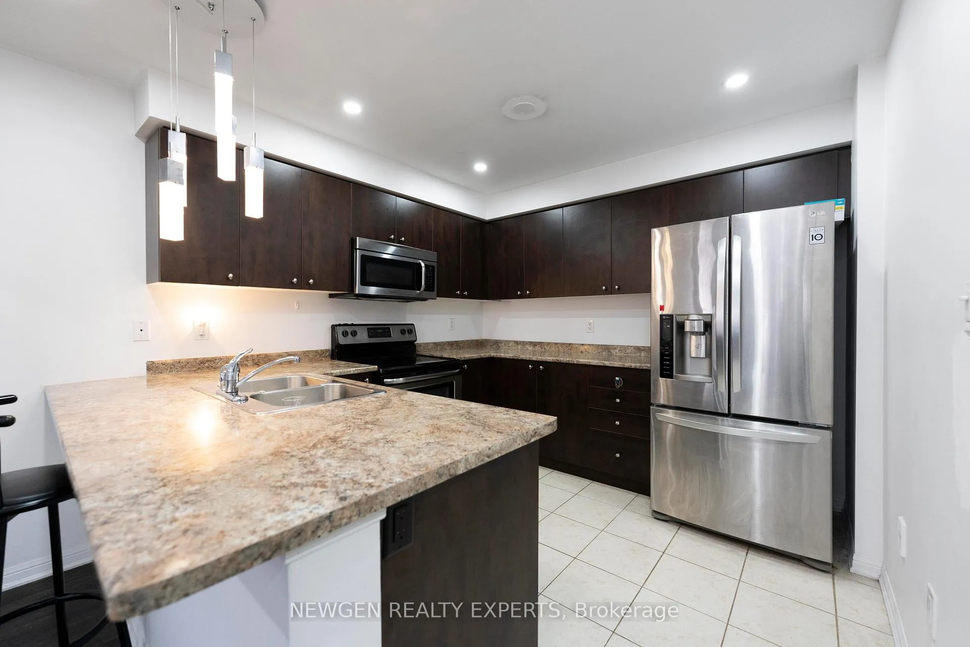 Photo 15 of 51 Colonel Frank Ching Crescent, Brampton, Fletcher's West — HOMEH