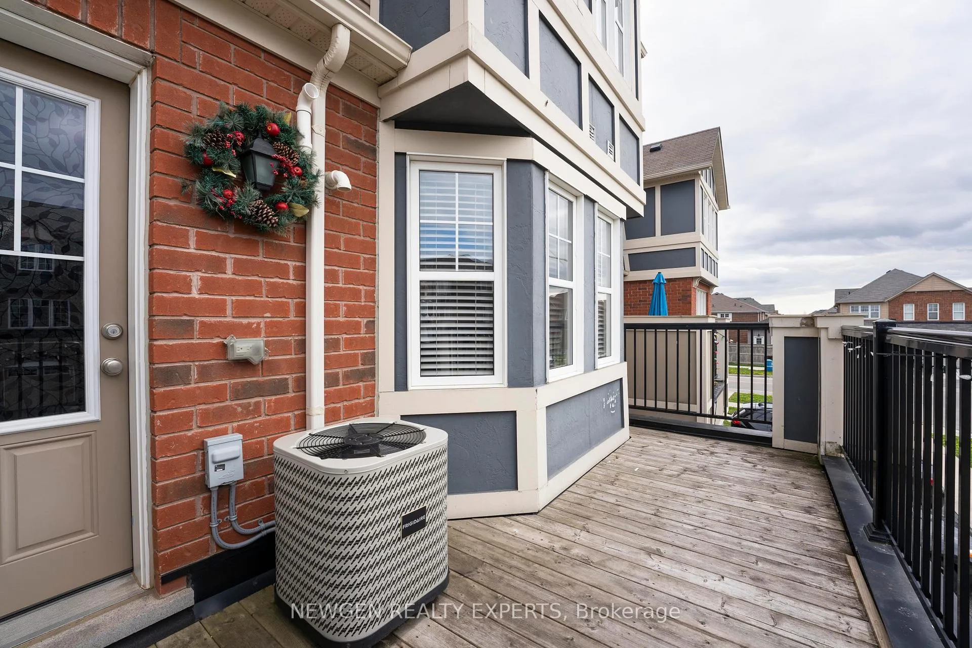 Photo 24 of 51 Colonel Frank Ching Crescent, Brampton, Fletcher's West — HOMEH