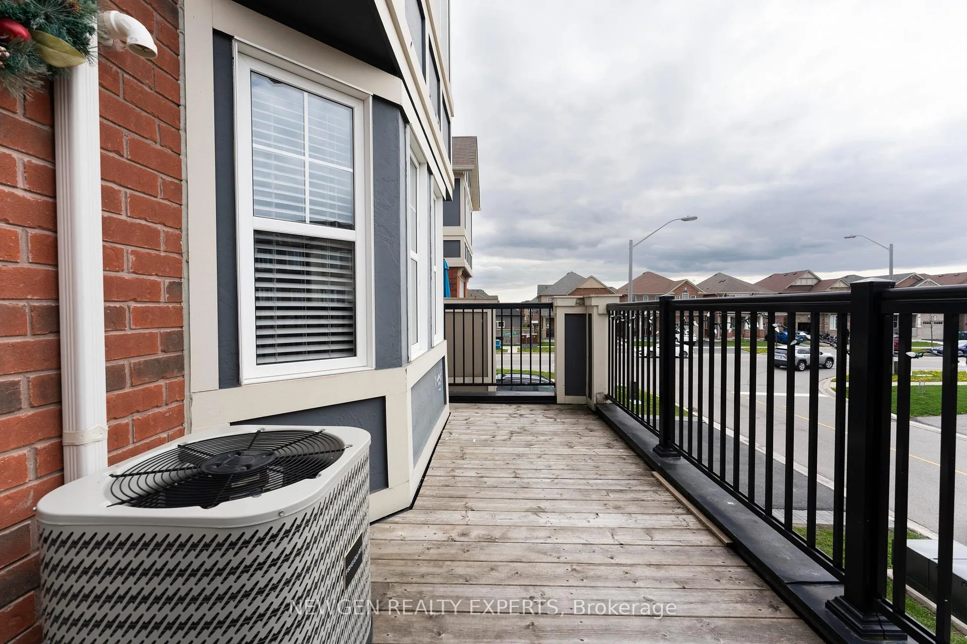 Photo 26 of 51 Colonel Frank Ching Crescent, Brampton, Fletcher's West — HOMEH