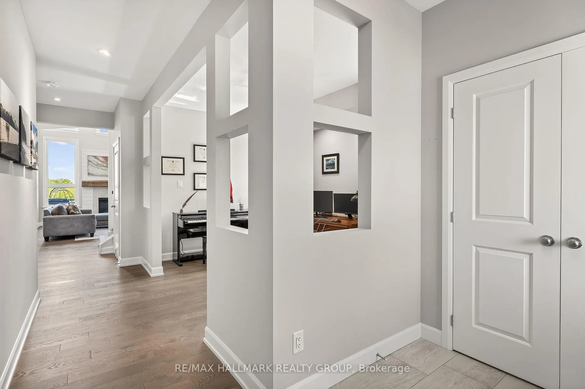 Photo 5 of 755 Kirkham Crescent, Ottawa, Btwn Franktown Rd. & Fallowfield Rd. — HOMEH