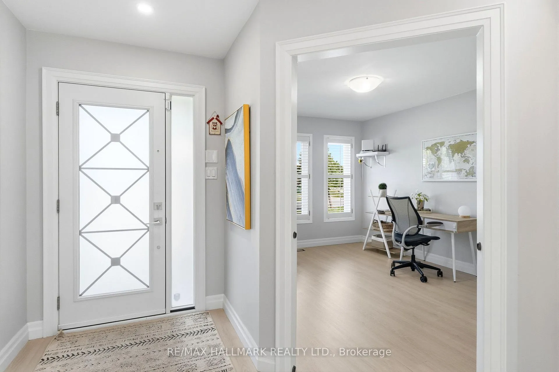 Photo 3 of 46 Matthew Drive, Vaughan, East Woodbridge — HOMEH