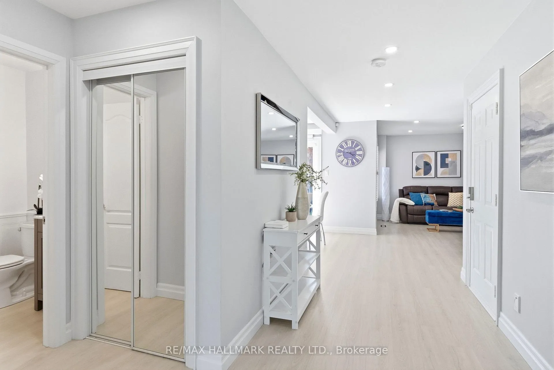 Photo 4 of 46 Matthew Drive, Vaughan, East Woodbridge — HOMEH