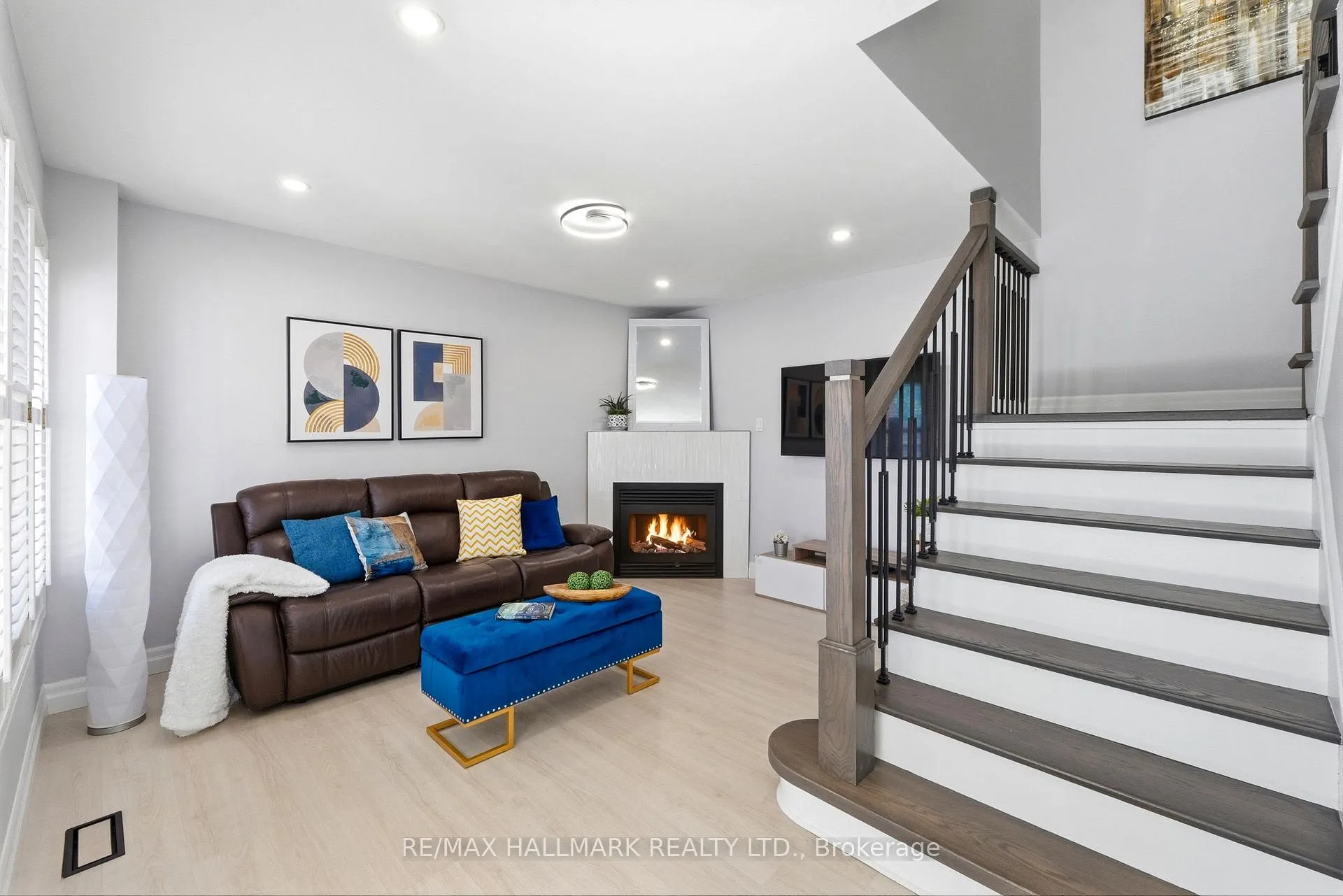 Photo 6 of 46 Matthew Drive, Vaughan, East Woodbridge — HOMEH