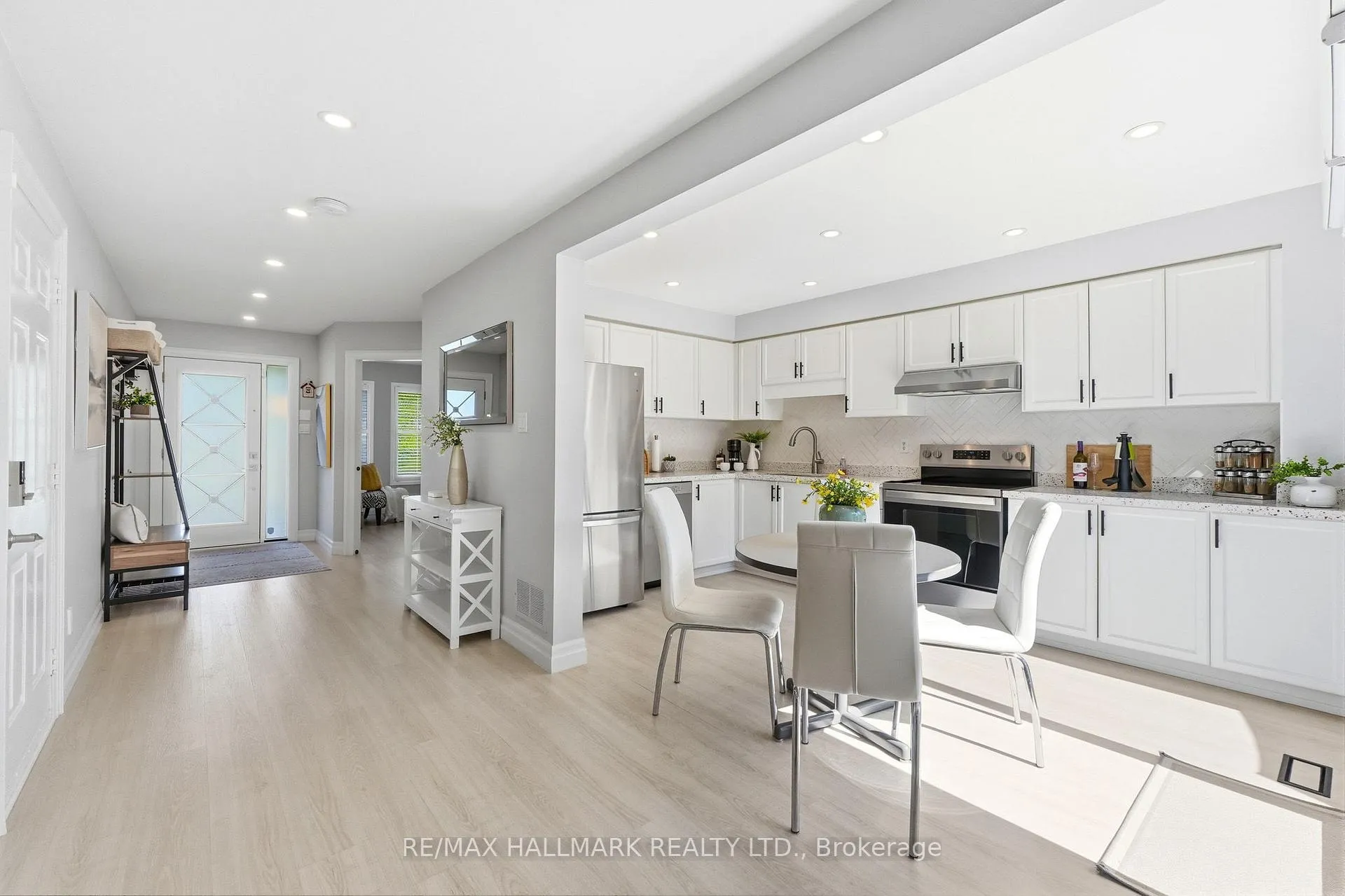 Photo 10 of 46 Matthew Drive, Vaughan, East Woodbridge — HOMEH