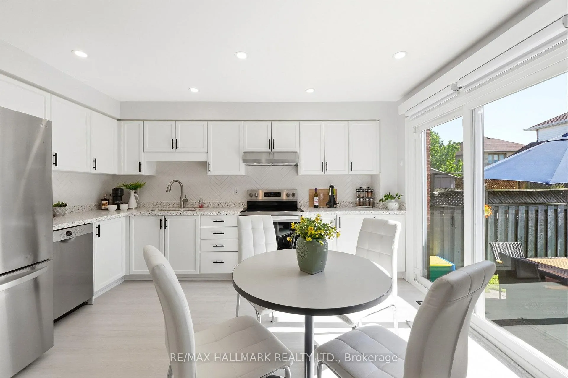 Photo 13 of 46 Matthew Drive, Vaughan, East Woodbridge — HOMEH