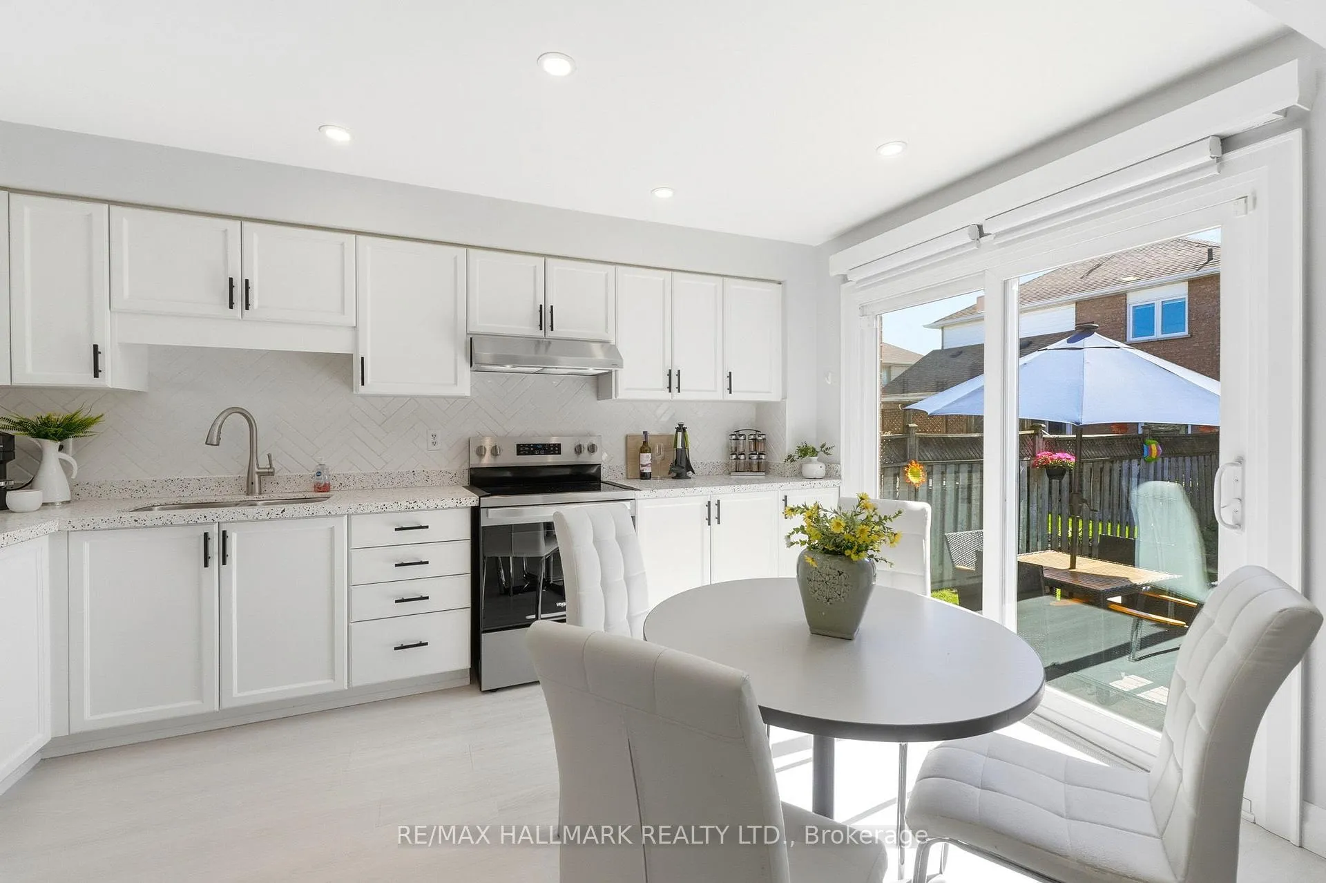 Photo 15 of 46 Matthew Drive, Vaughan, East Woodbridge — HOMEH