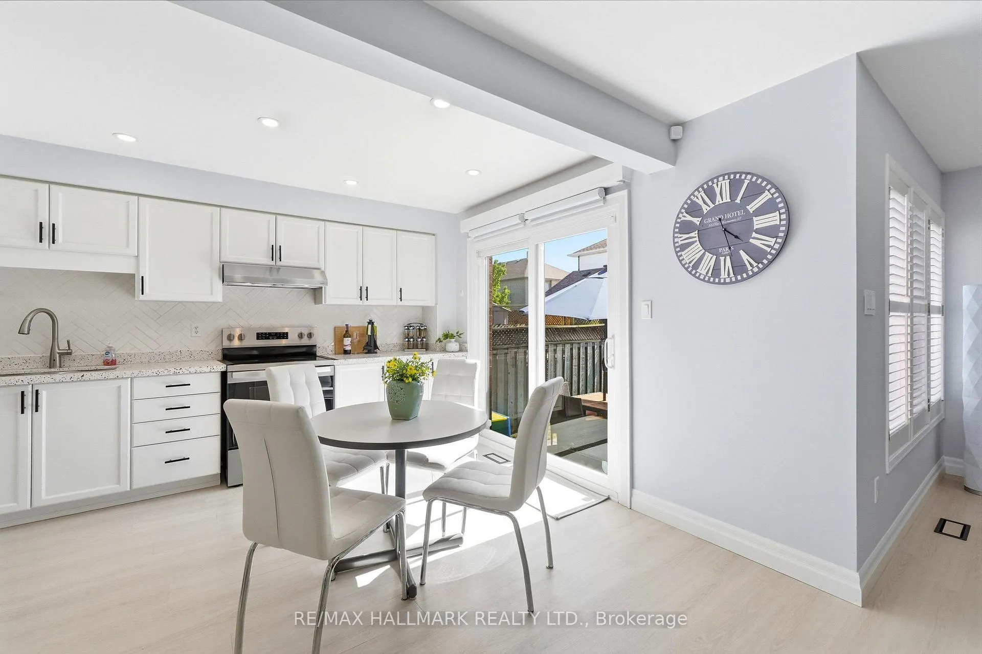 Photo 16 of 46 Matthew Drive, Vaughan, East Woodbridge — HOMEH