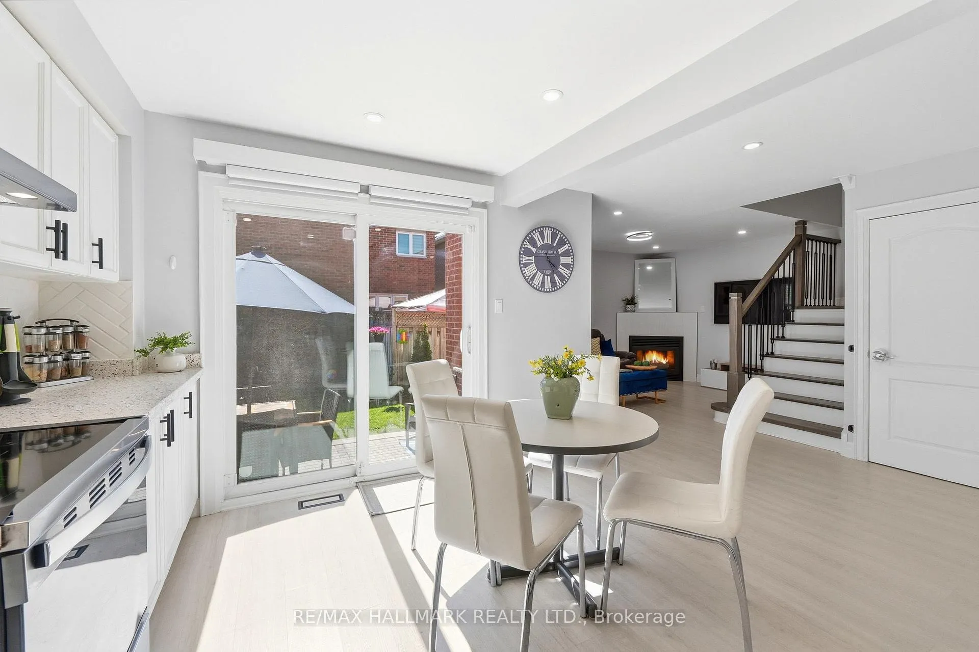 Photo 17 of 46 Matthew Drive, Vaughan, East Woodbridge — HOMEH