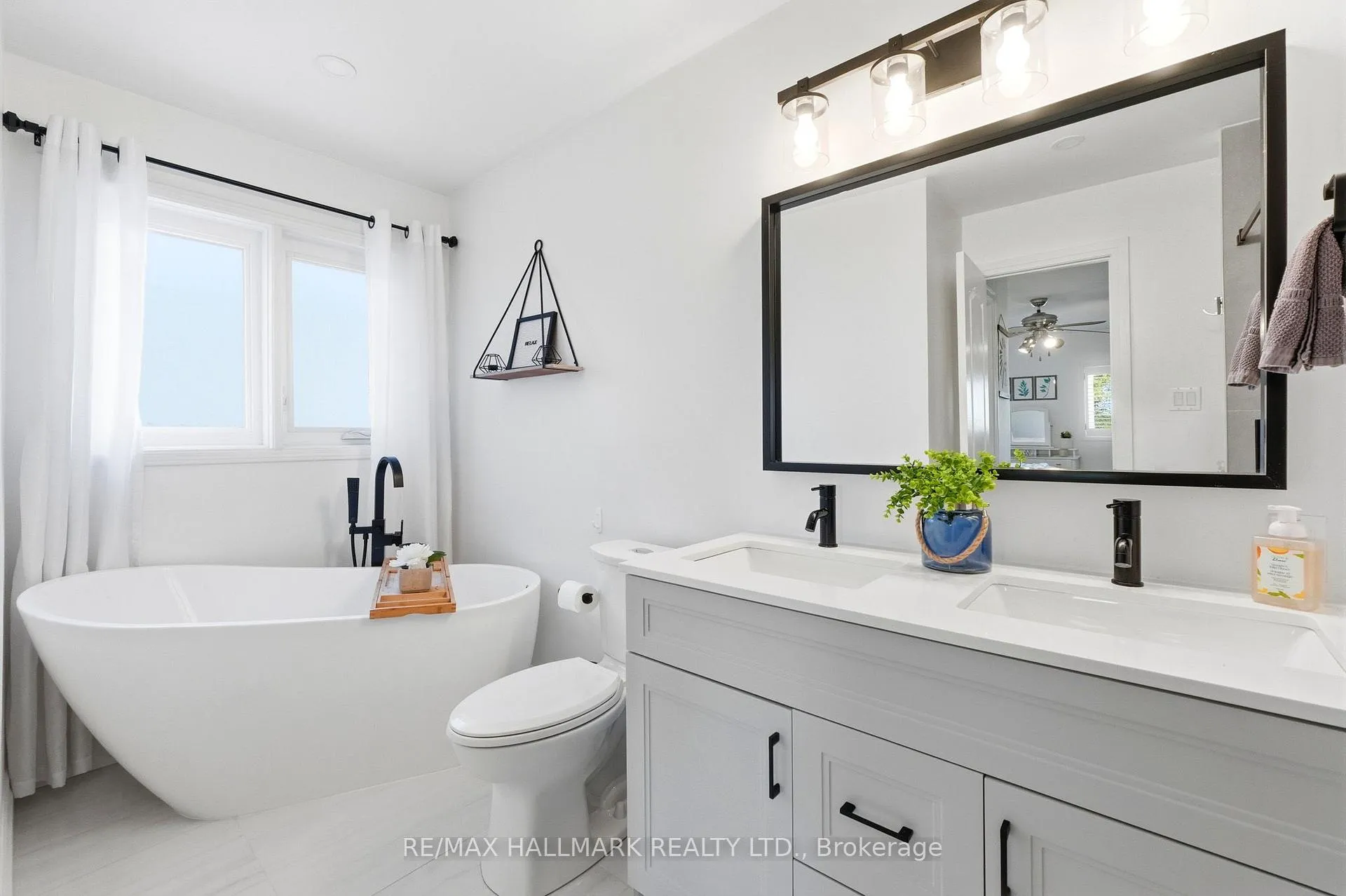 Photo 28 of 46 Matthew Drive, Vaughan, East Woodbridge — HOMEH