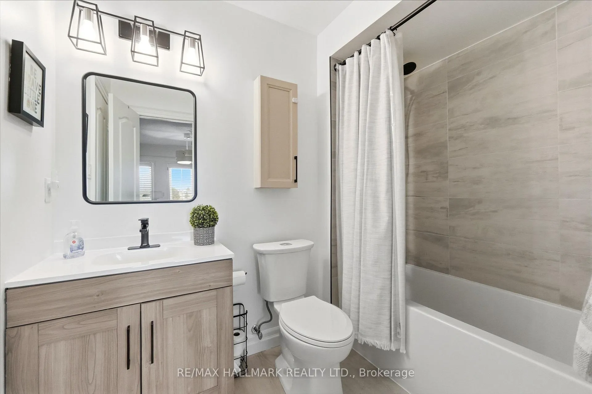 Photo 32 of 46 Matthew Drive, Vaughan, East Woodbridge — HOMEH
