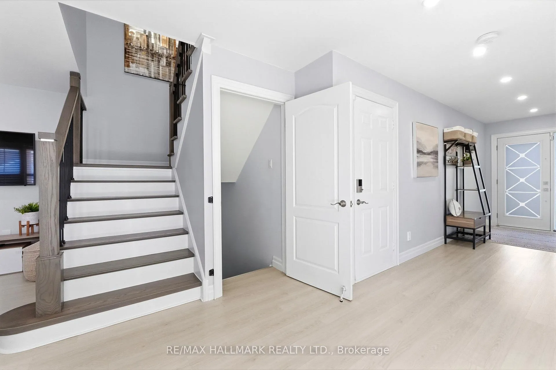 Photo 36 of 46 Matthew Drive, Vaughan, East Woodbridge — HOMEH
