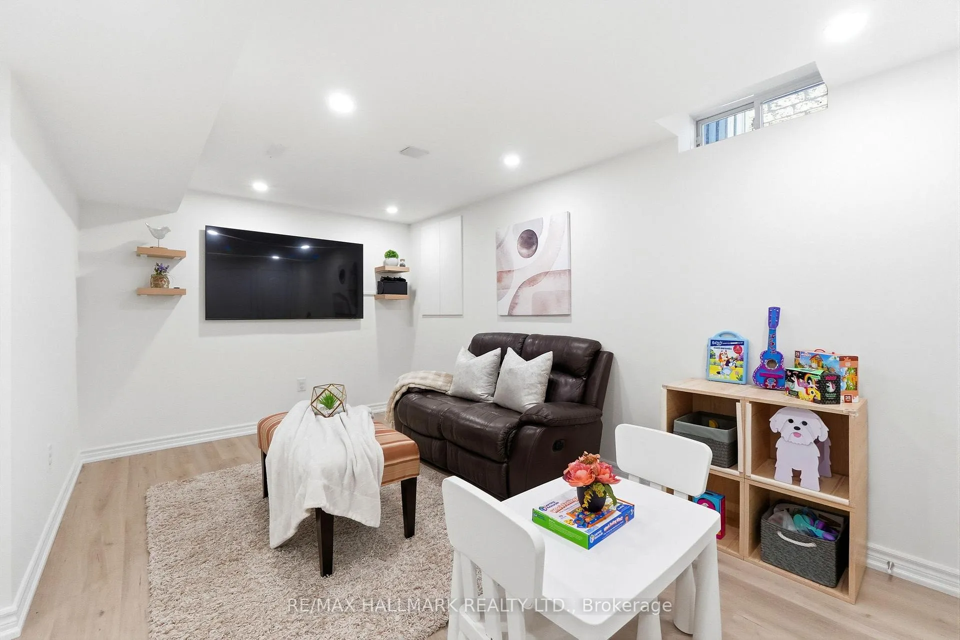Photo 38 of 46 Matthew Drive, Vaughan, East Woodbridge — HOMEH