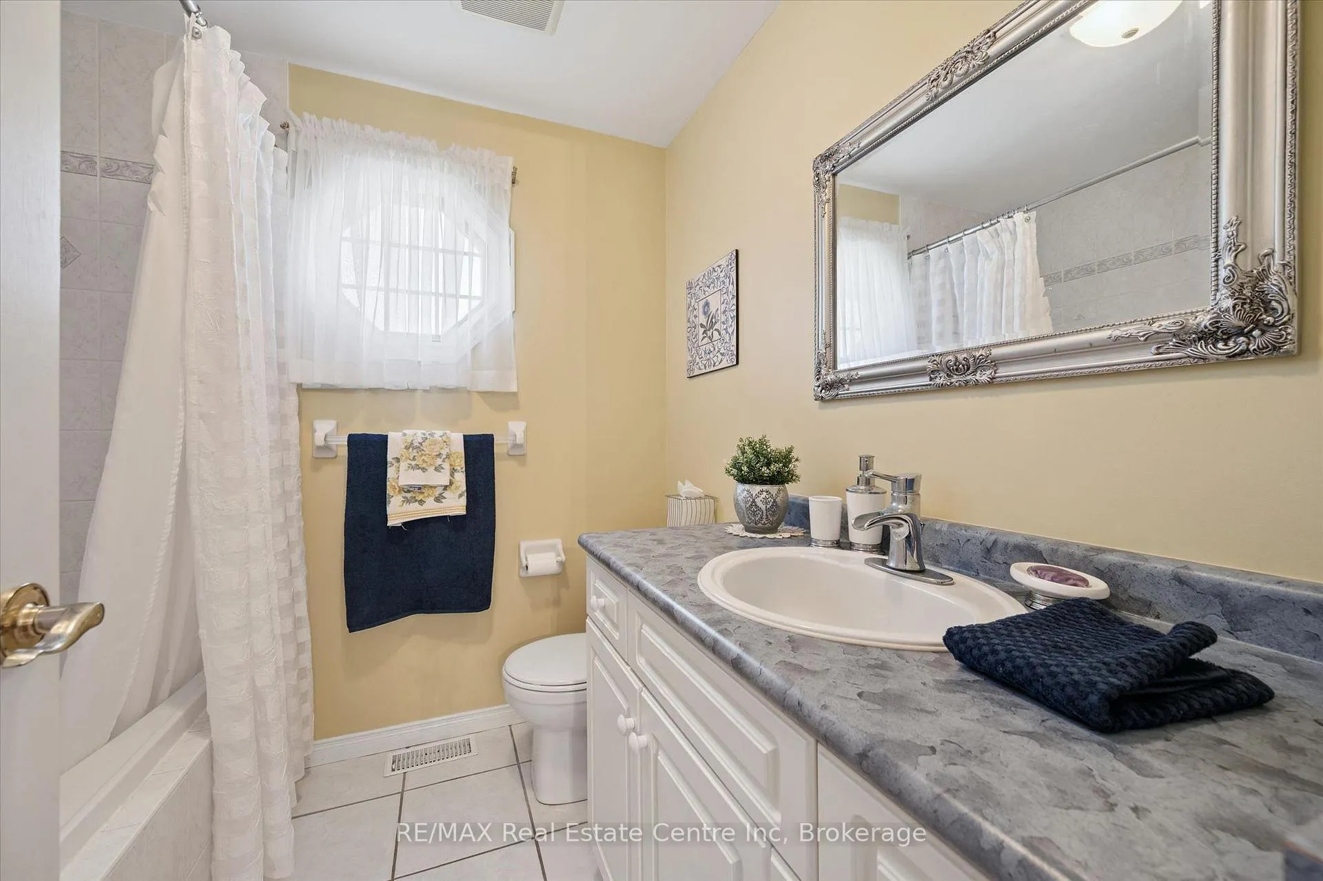 Photo 15 of 24 Pine Ridge Drive, Guelph, Pineridge/Westminster Woods — HOMEH