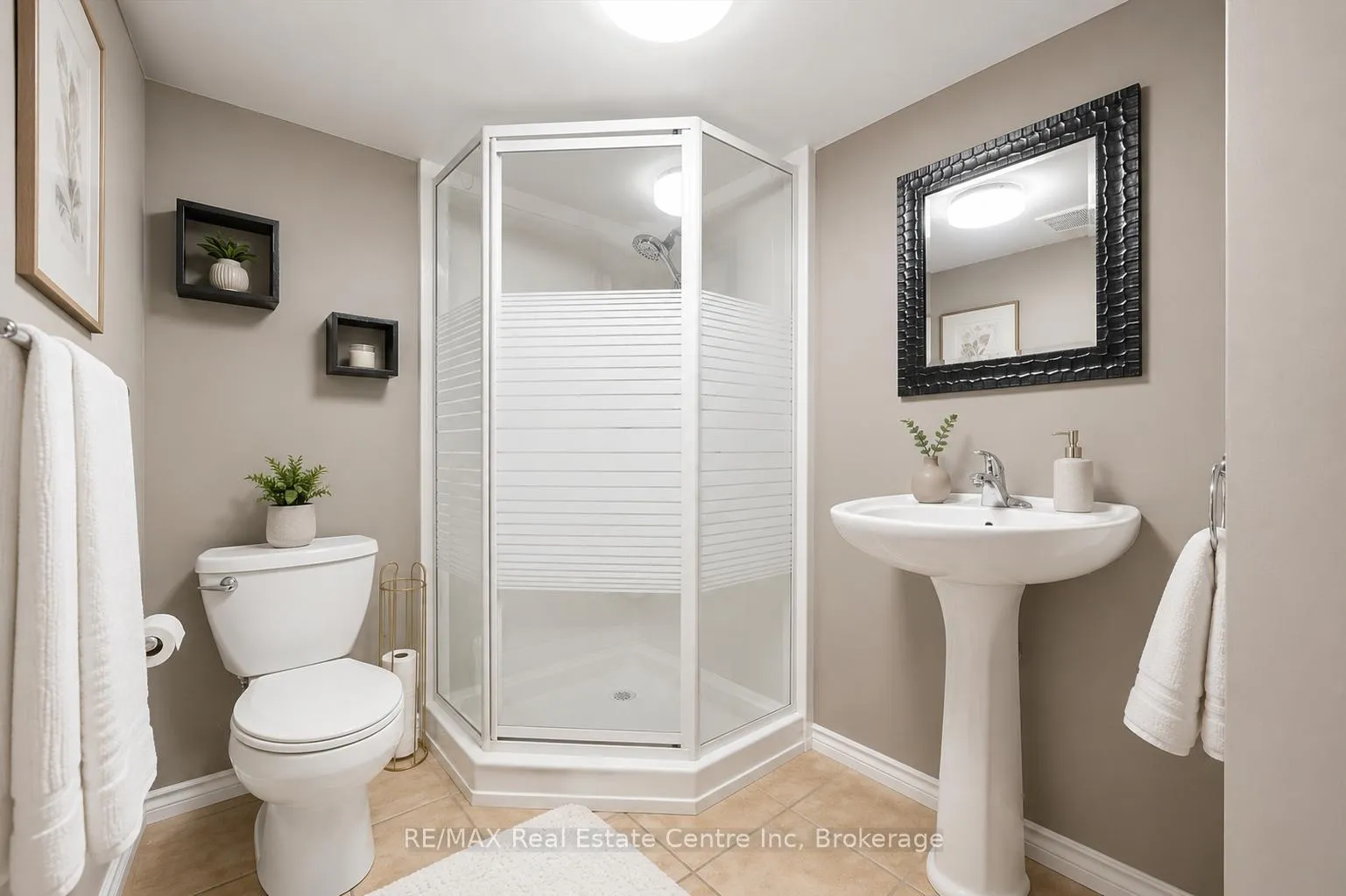 Photo 20 of 24 Pine Ridge Drive, Guelph, Pineridge/Westminster Woods — HOMEH